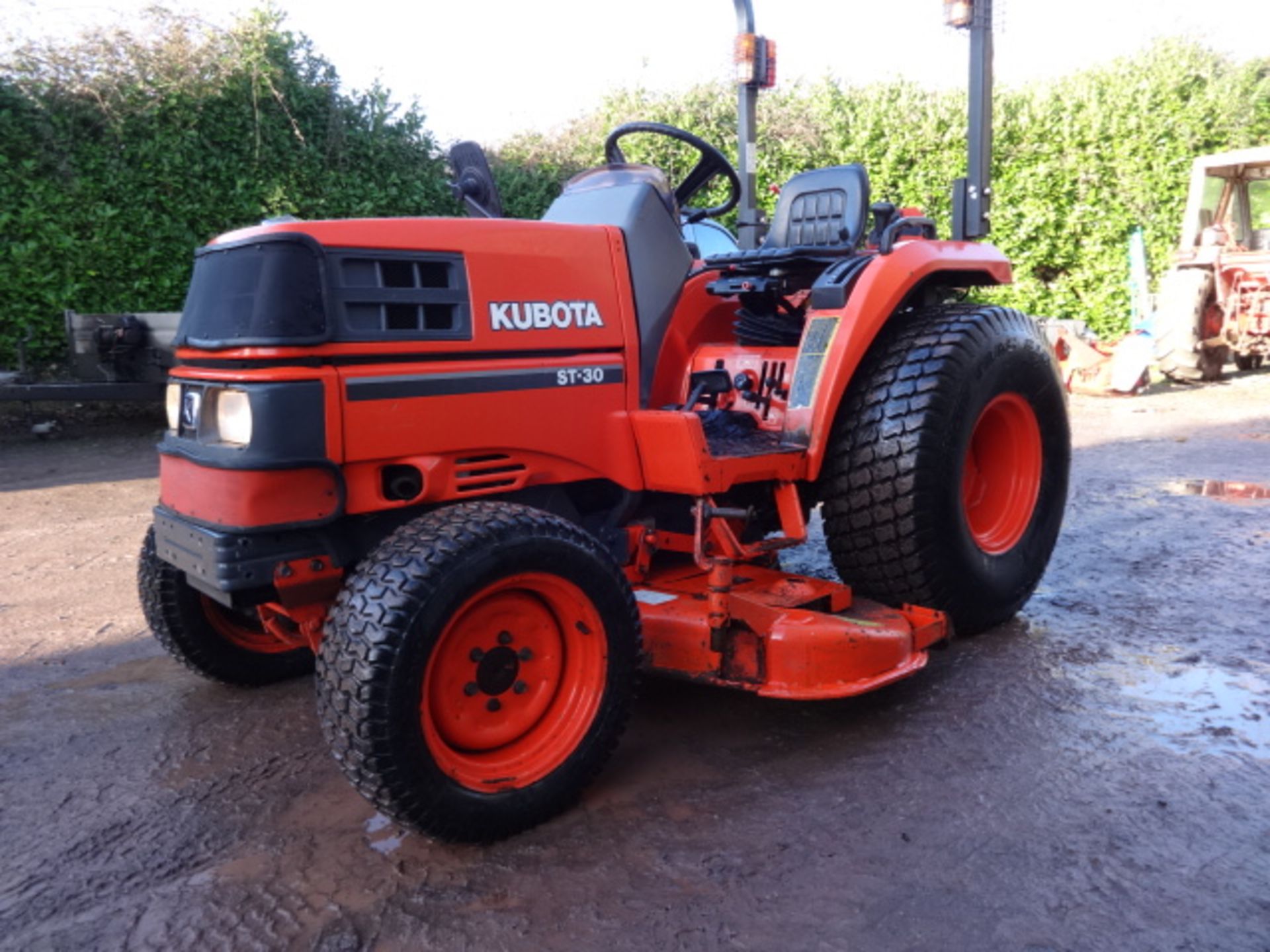 KUBOTA ST30 COMPACT TRACTOR WITH MOWER DECK - Image 3 of 6