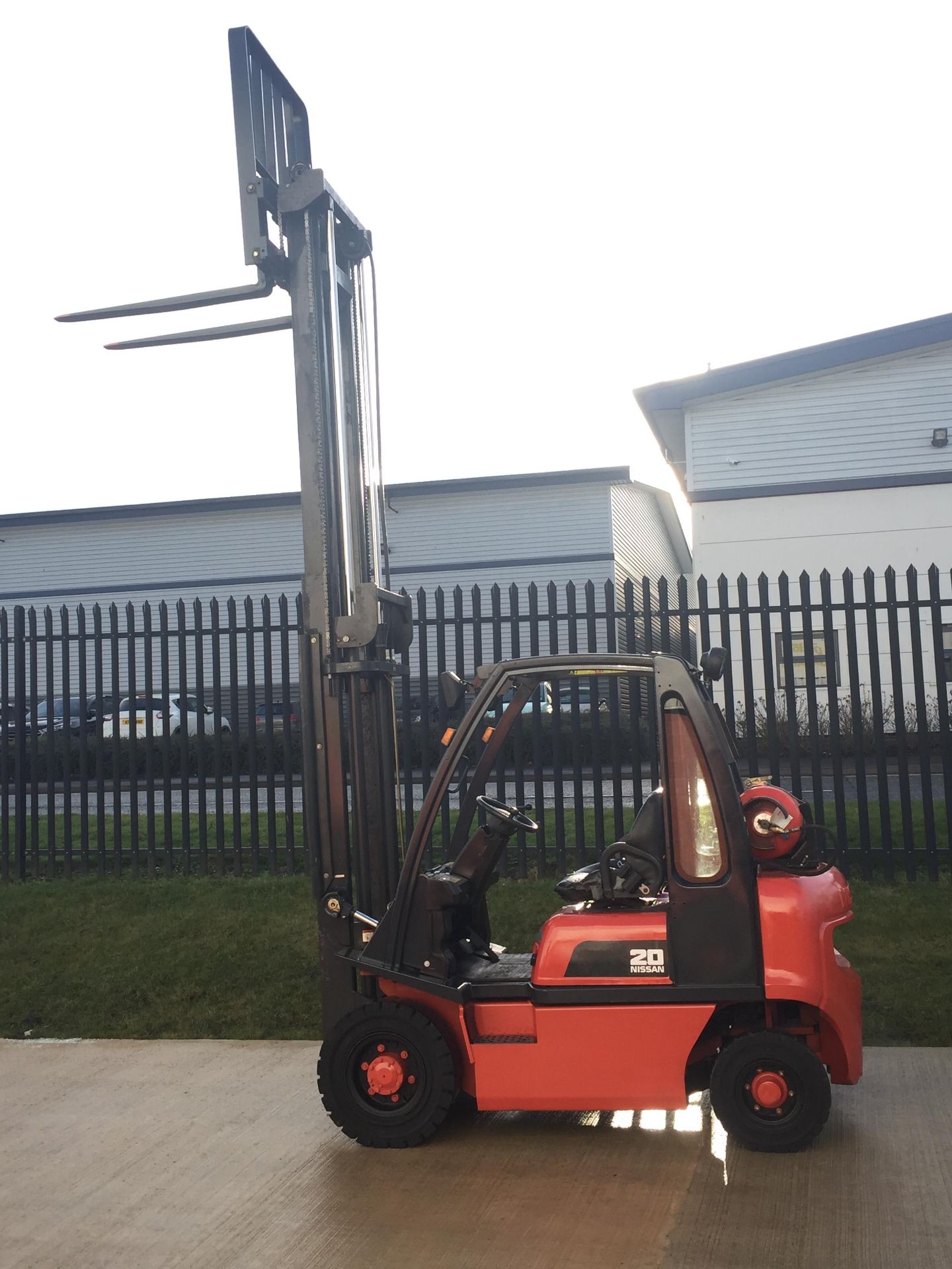 Nissan UD02A- 20PG Gas Powered Fork Lift Truck - NO VAT ON HAMMER - Image 7 of 14