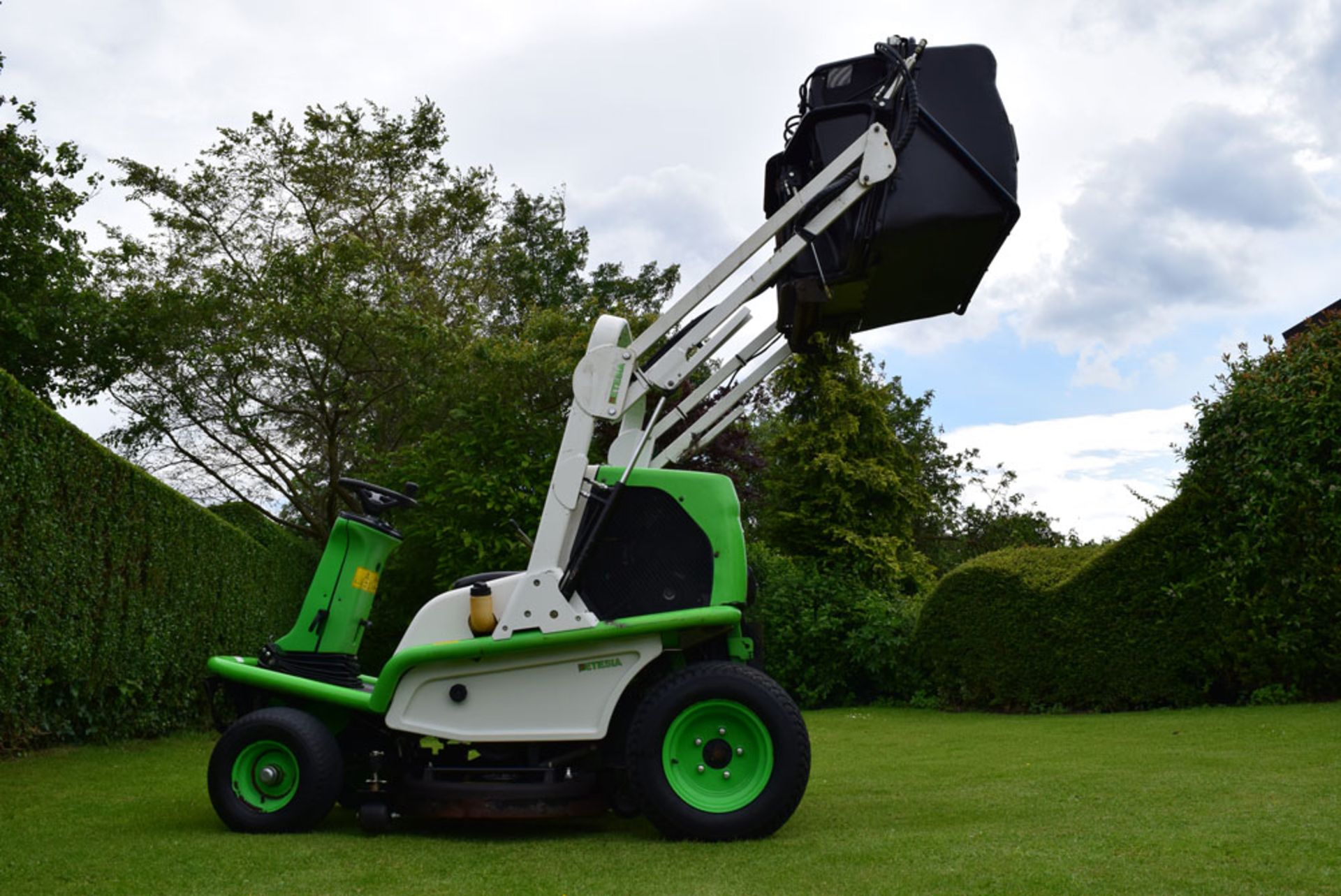 Etesia Hydro 124DS Ride On Rotary Mower - Image 12 of 15