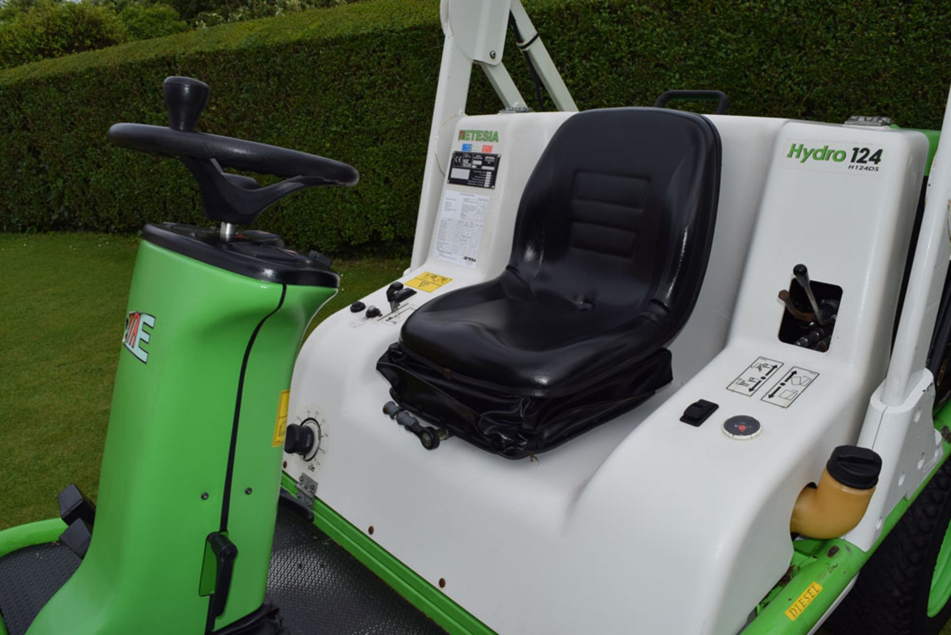 Etesia Hydro 124DS Ride On Rotary Mower - Image 6 of 15
