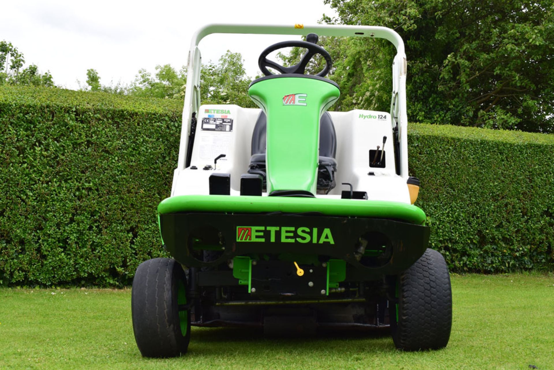 Etesia Hydro 124DS Ride On Rotary Mower - Image 11 of 15