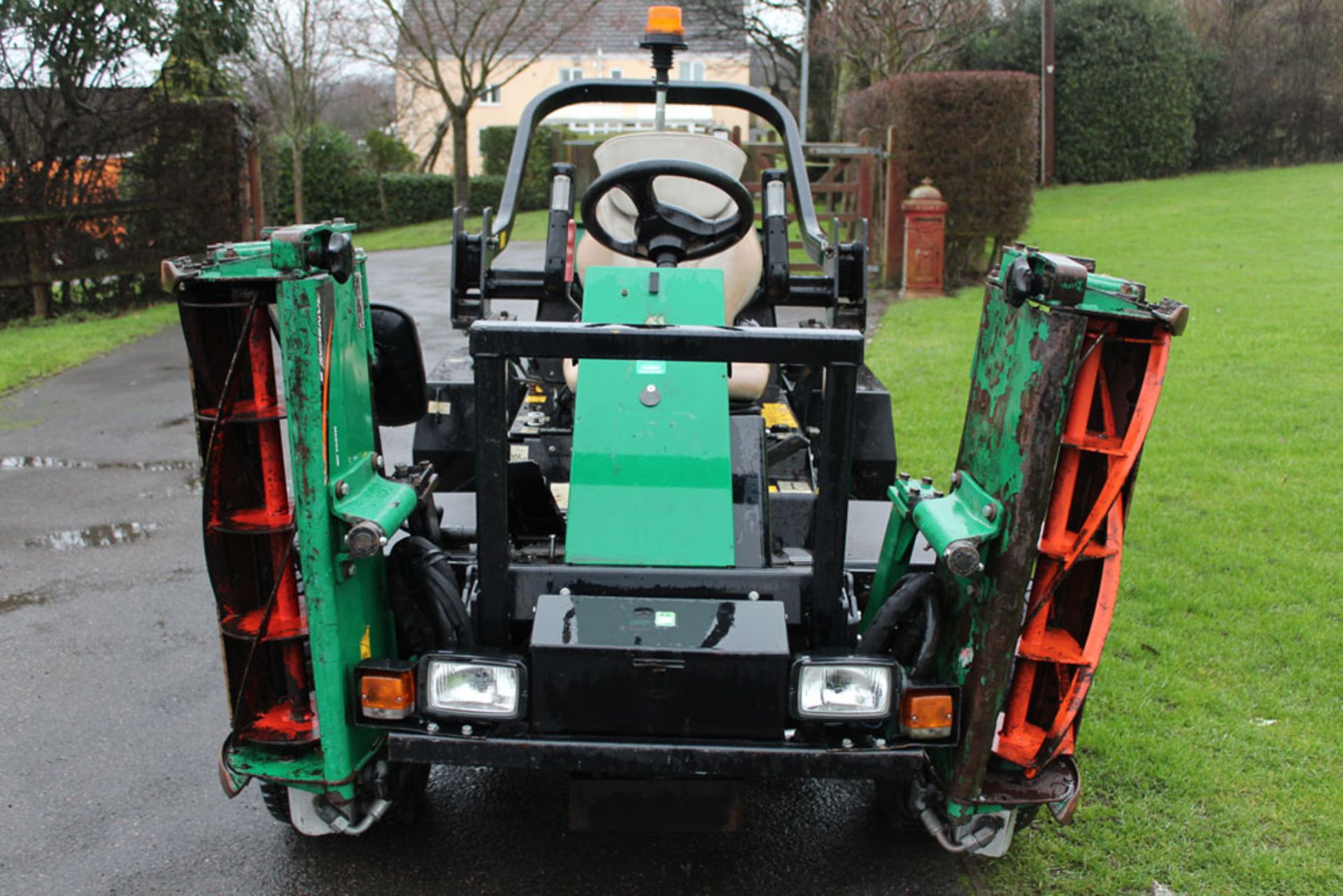 2010 Ransomes Parkway 2250 Plus Ride On Cylinder Mower - Image 3 of 8