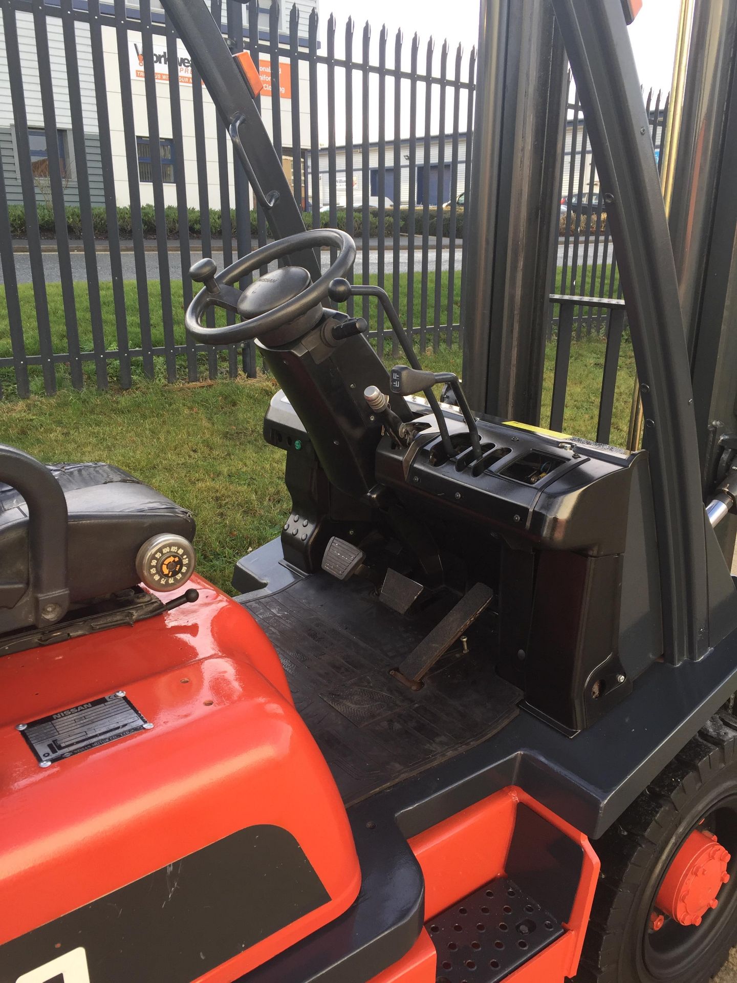 Nissan UD02A- 20PG Gas Powered Fork Lift Truck - NO VAT ON HAMMER - Image 3 of 14