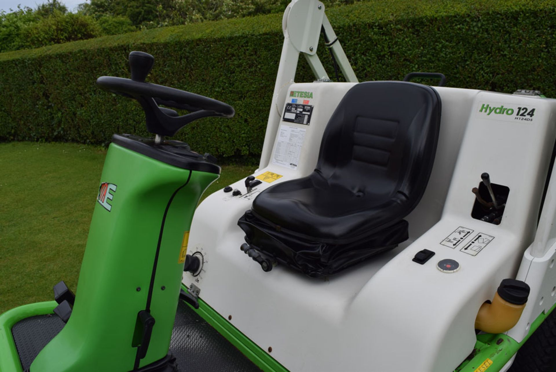 Etesia Hydro 124DS Ride On Rotary Mower - Image 7 of 15