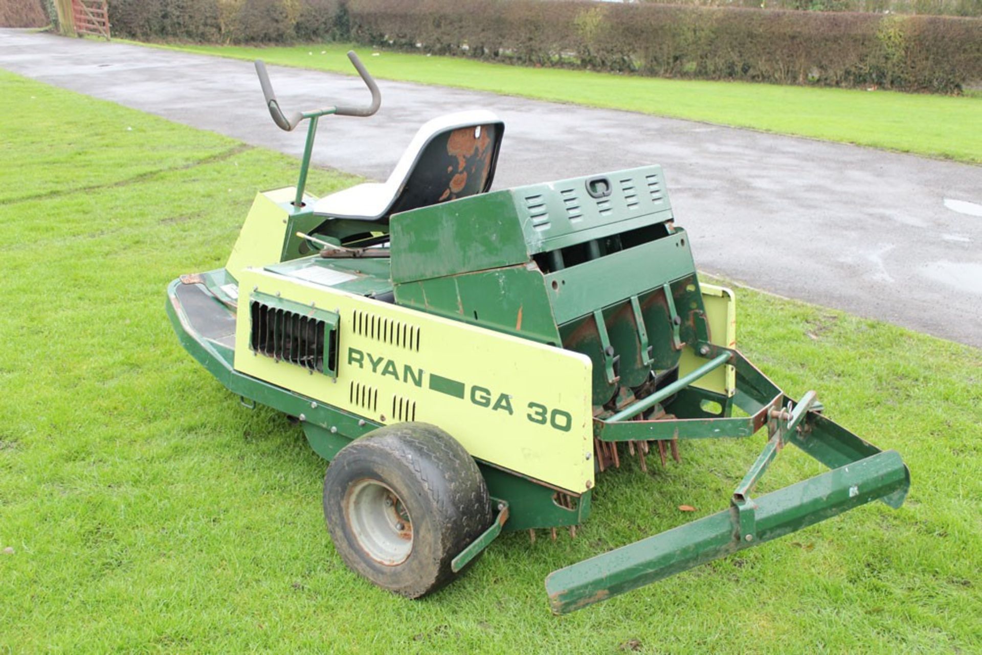 Ransomes Ryan GA30 18hp Ride On Aerator - Image 4 of 6