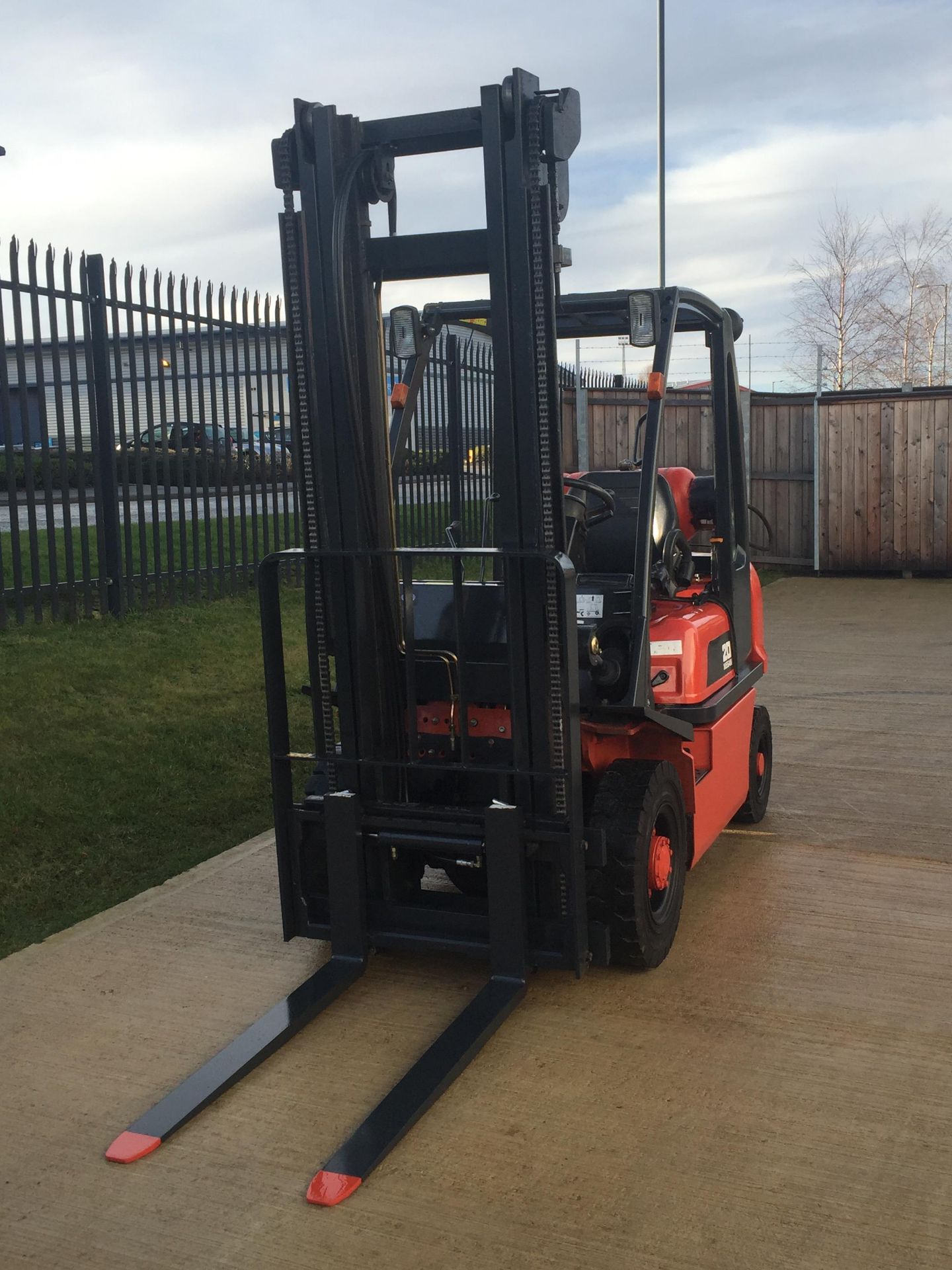 Nissan UD02A- 20PG Gas Powered Fork Lift Truck - NO VAT ON HAMMER - Image 8 of 14
