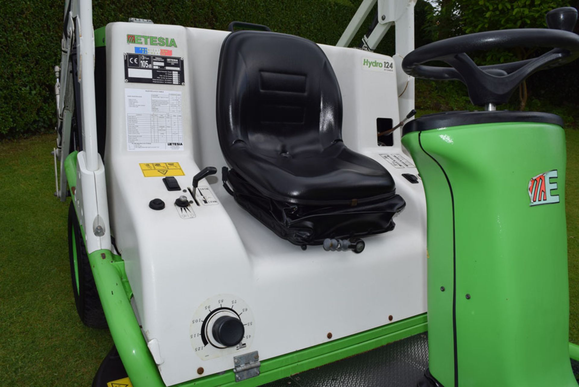 Etesia Hydro 124DS Ride On Rotary Mower - Image 3 of 15
