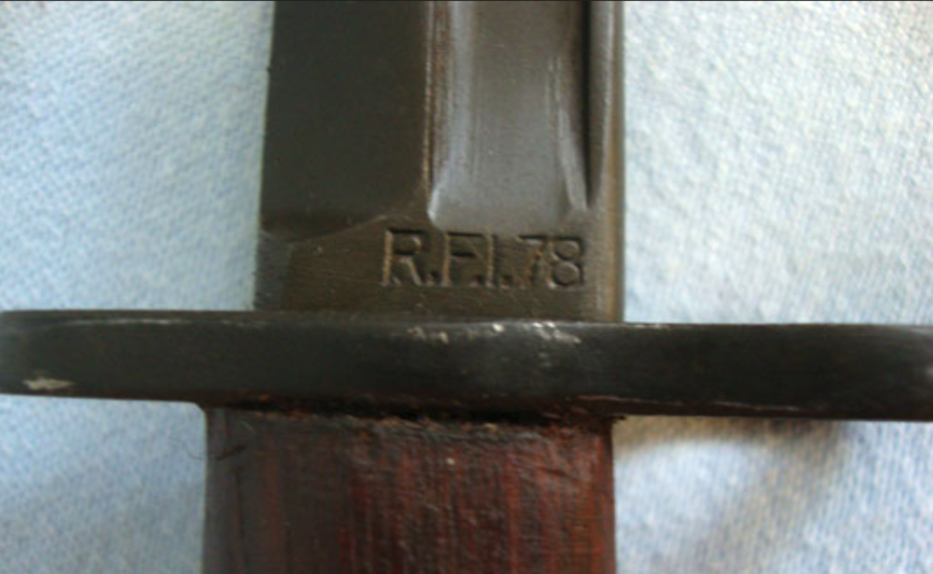 An Indian No 5 MkI Bayonet & Scabbard Made at Ishapore 1978. - Image 2 of 3