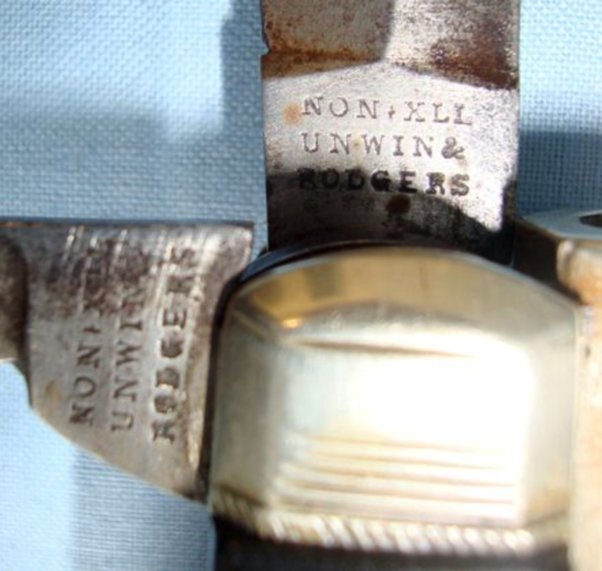 Quality, English, C1850 Unwin & Rodgers Sheffield Patent 'NON* XLL' .26" Bore Percussion knife - Image 2 of 3