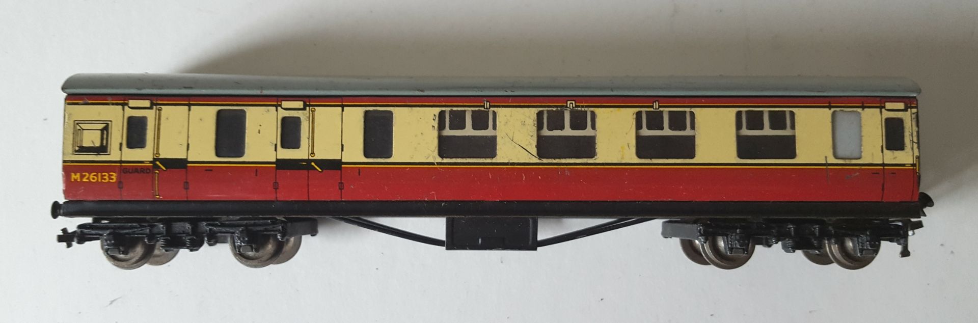 Vintage Retro 2 x Tin Plate Model Train Coaches 00 Gauge Hornby Dublo Meccano - Image 3 of 4
