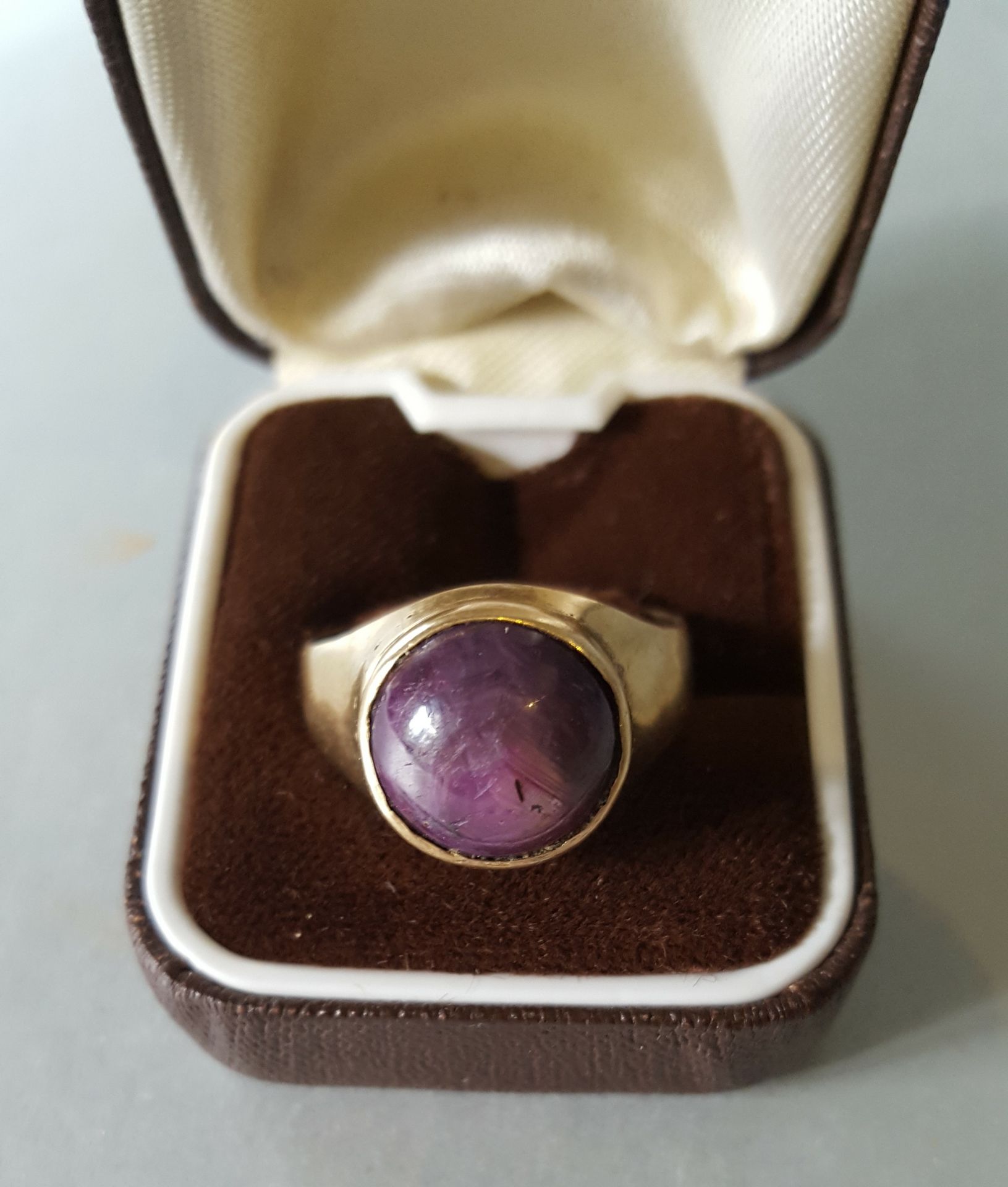 Fine Jewellery 9ct Gold Dress Ring Large Purple Stone Size 'R'