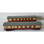 Vintage Retro 2 x Tin Plate Model Train Coaches 00 Gauge Hornby Dublo Meccano