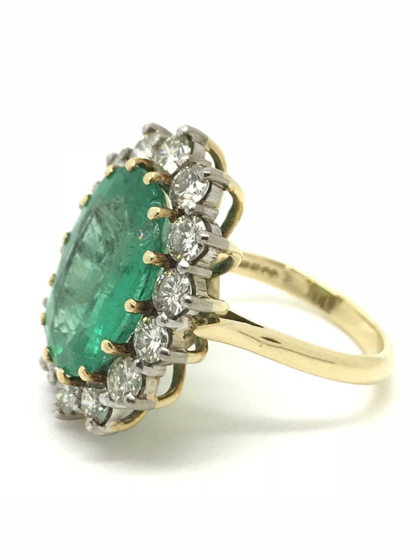 Emerald (6.93ct) & Diamond (2.10ct) Large Cluster Ring - 18ct Gold - Image 2 of 5