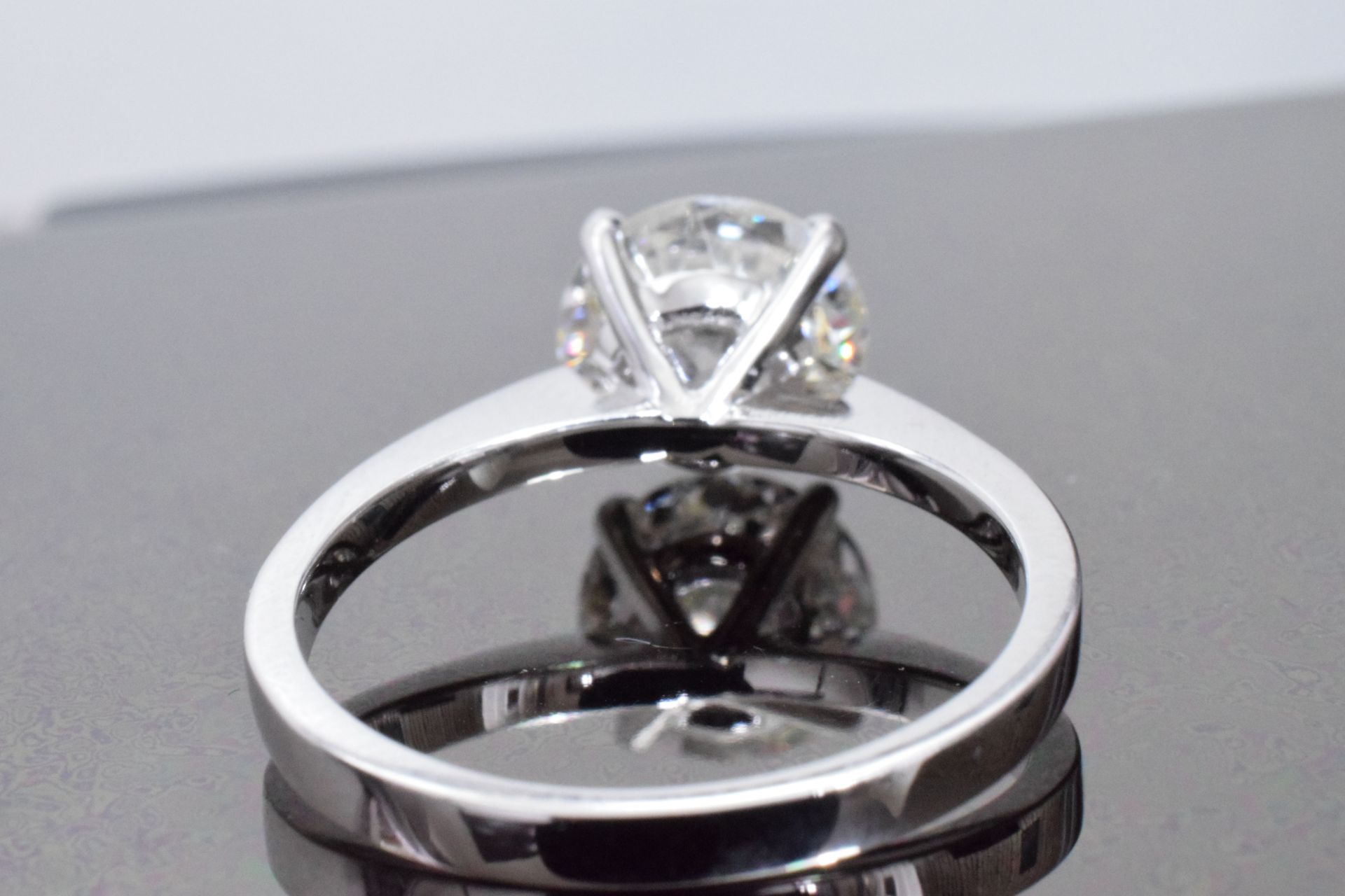 2.50 Carat Diamond Ring Set in White Gold - Image 2 of 6