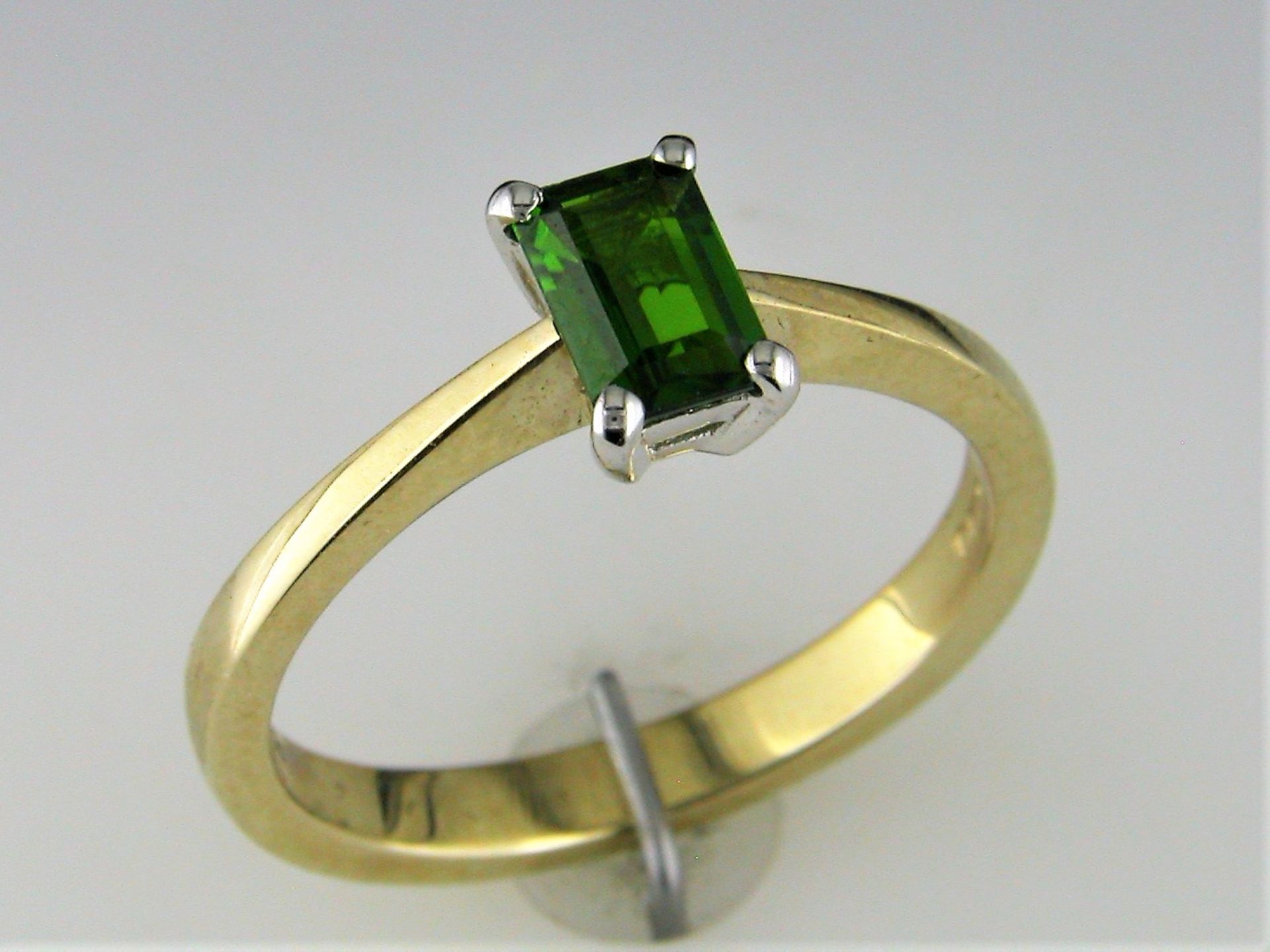 A Chrome Diopside Solitaire Ring