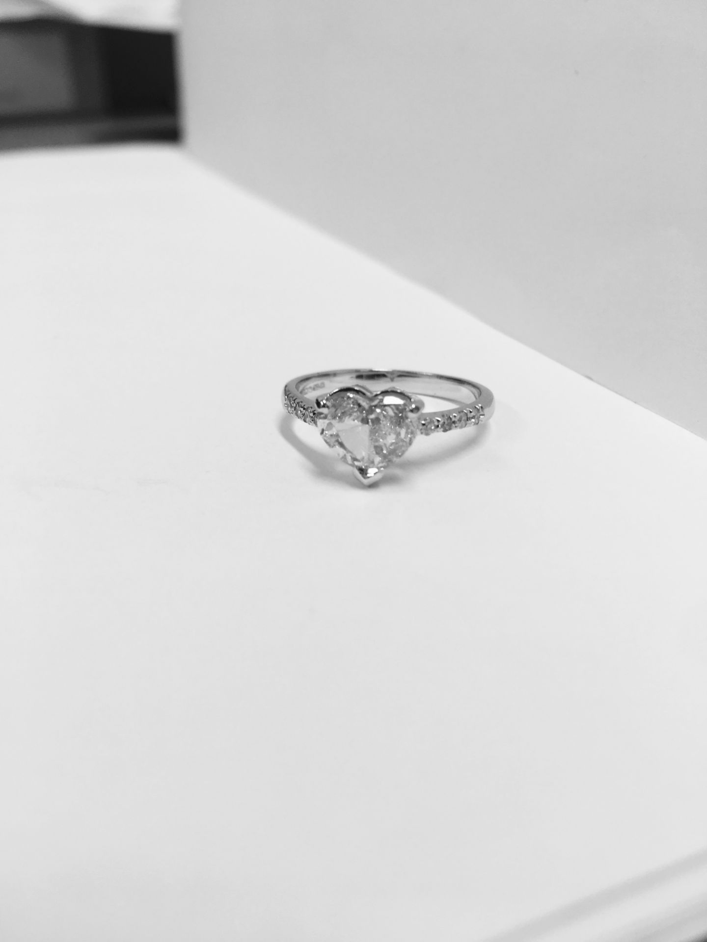 0.91ct diamond set solitaire ring set in 18ct white gold. Heart shaped diamond, I colour and Si2 - Image 6 of 7