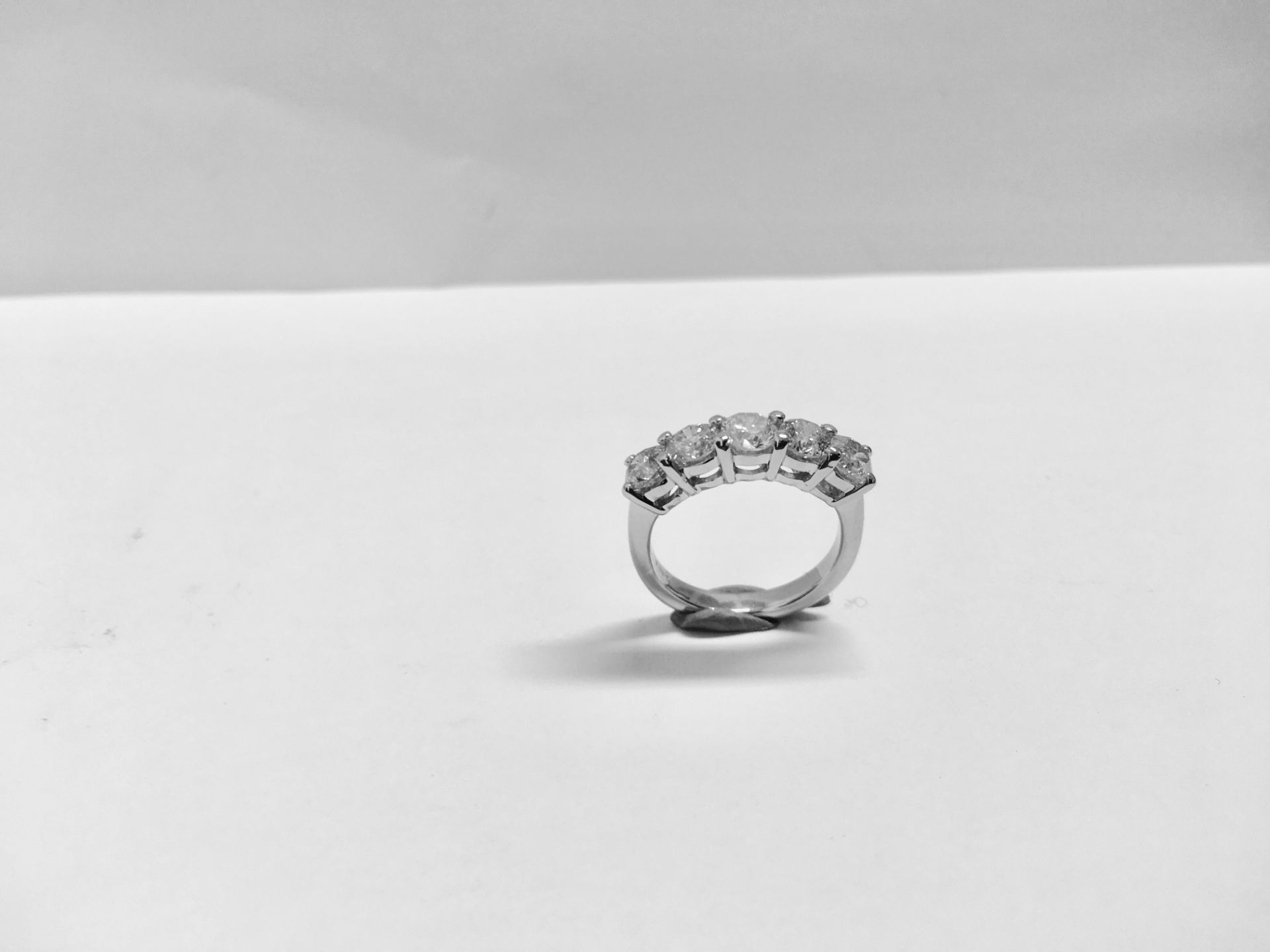 2.50ct diamond five stone ring. 5 x brilliant cut diamonds ( 0.50ct ) H colour and VS clarity. 4 - Image 4 of 5