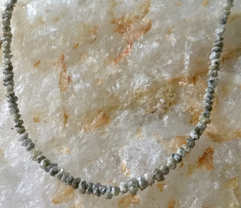 Diamonds Grey rough graduated nuggets strand really organic and rare collectors items 8 cts diamonds - Image 4 of 4