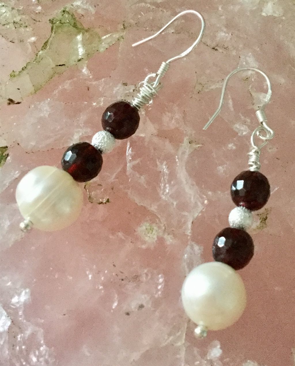 Indian Garnet and real Cultured Freshwater pearls Dangly Earrings 925 silver - Image 3 of 4