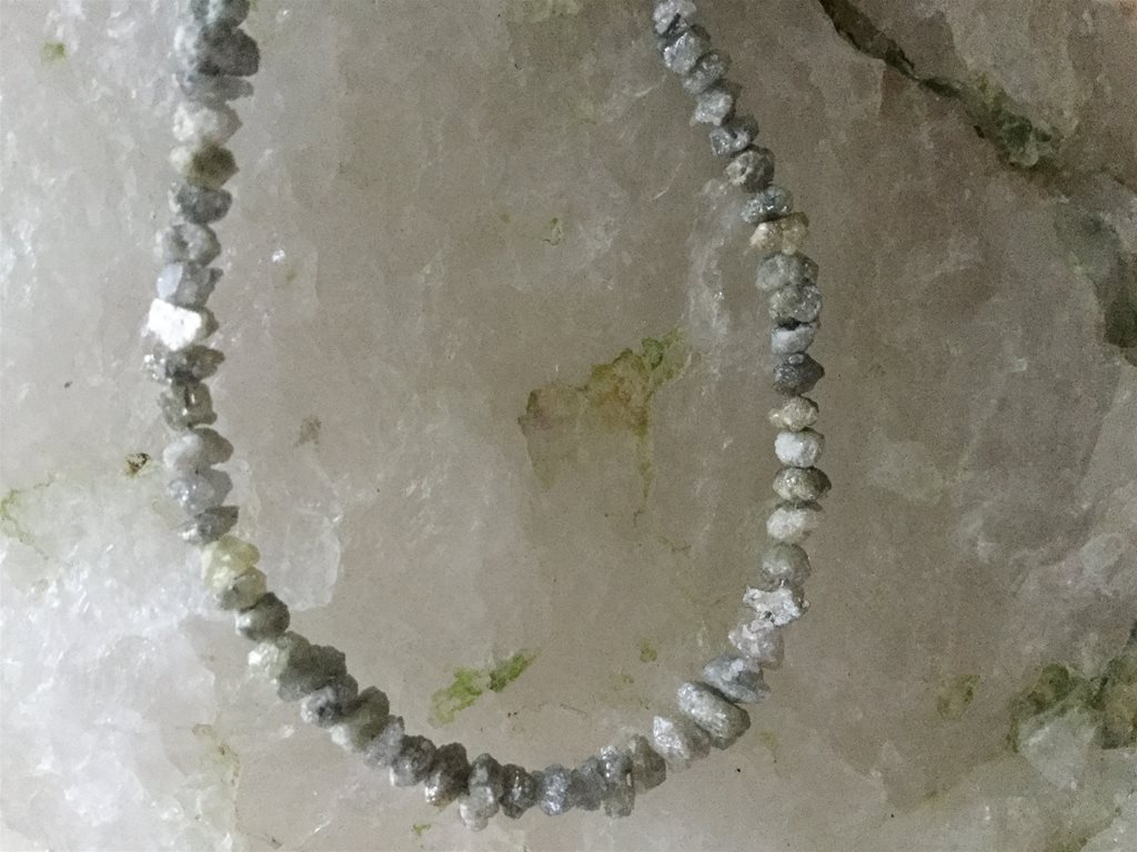 Diamonds Grey rough graduated nuggets strand really organic and rare collectors items 8 cts diamonds - Image 2 of 4