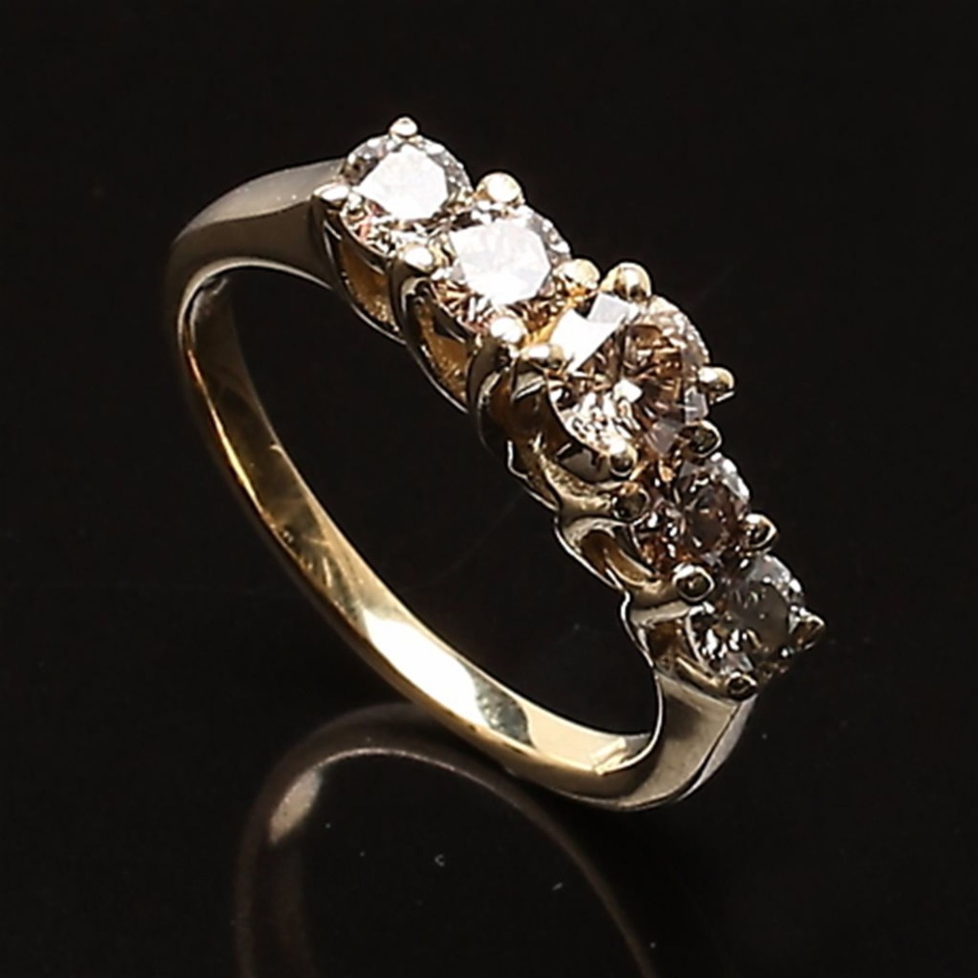 Ring in 14K yellow gold with 5 brilliant cut diamonds