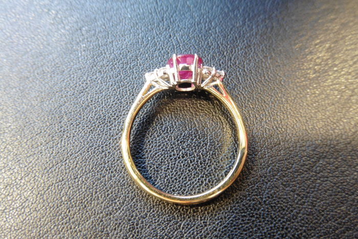 0.80ct ruby and diamond dress ring. 7x 5mm oval cut ruby (treated) with 3 small diamonds set - Image 2 of 3