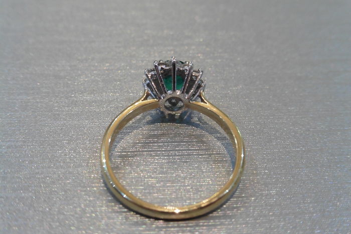 0.80ct emerald and diamond cluster ring set with a oval cut (treated) emerald which is surrounded by - Image 3 of 3