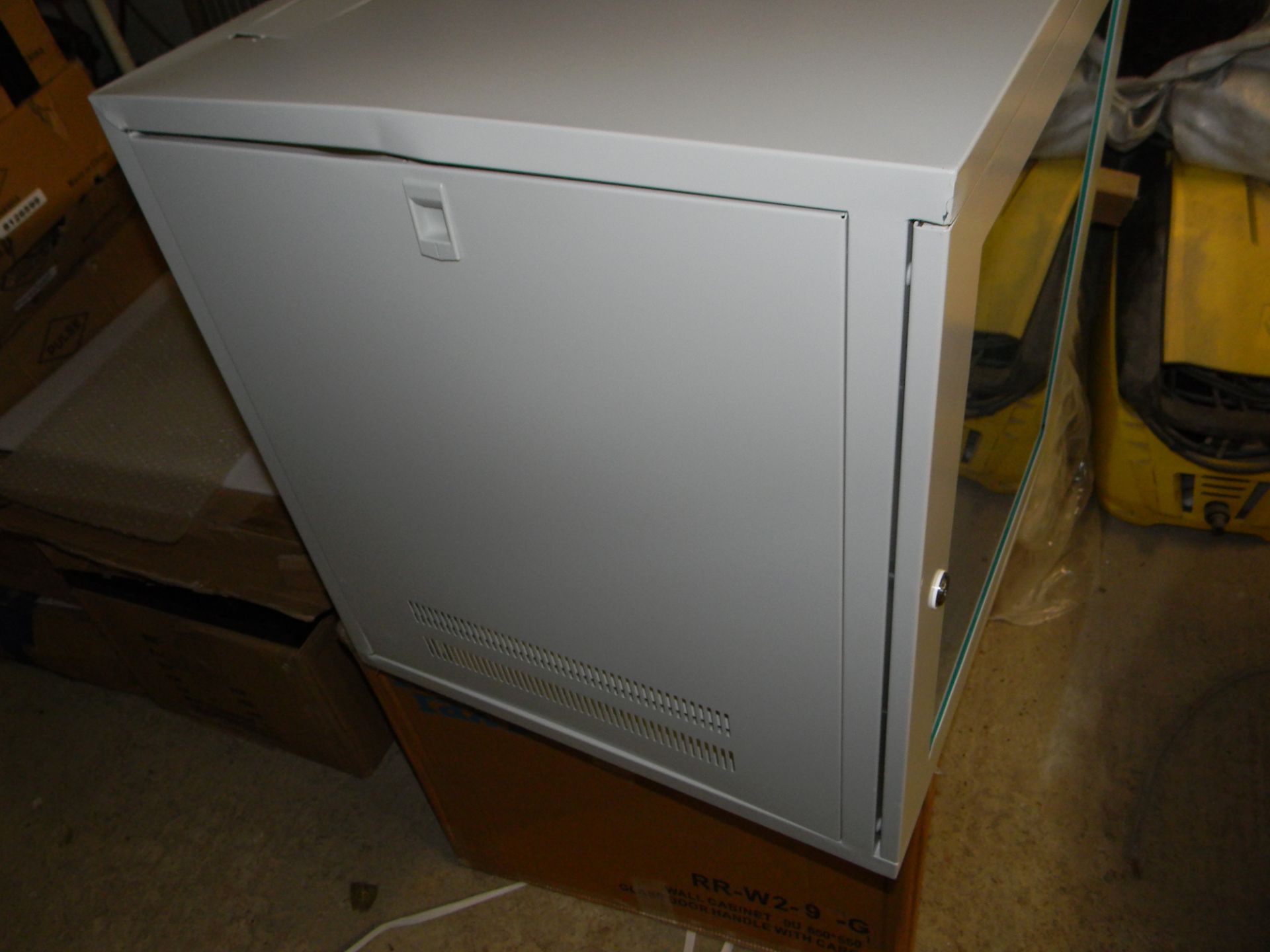 19" Wall Mounted 12U Steel Cabinet in Grey, 550x550x590mm (WxDxH) - Image 5 of 6