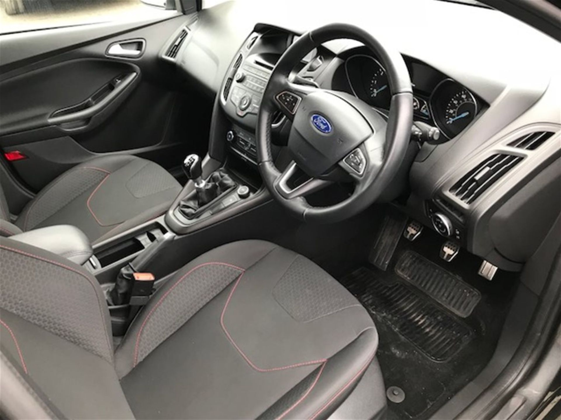 Ford Focus 1.5 TDCi 120 Zetec S 5dr - Image 5 of 8