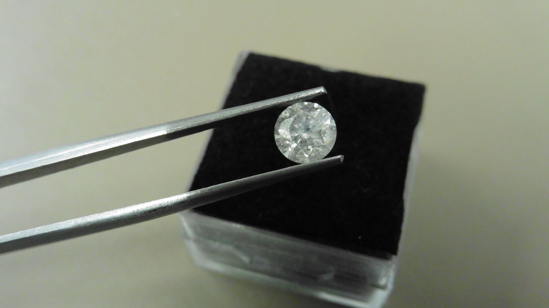 0.97ct natural loose brilliant cut diamond. I colour and I2 clarity. 6.10 x 3.98mm. No certification