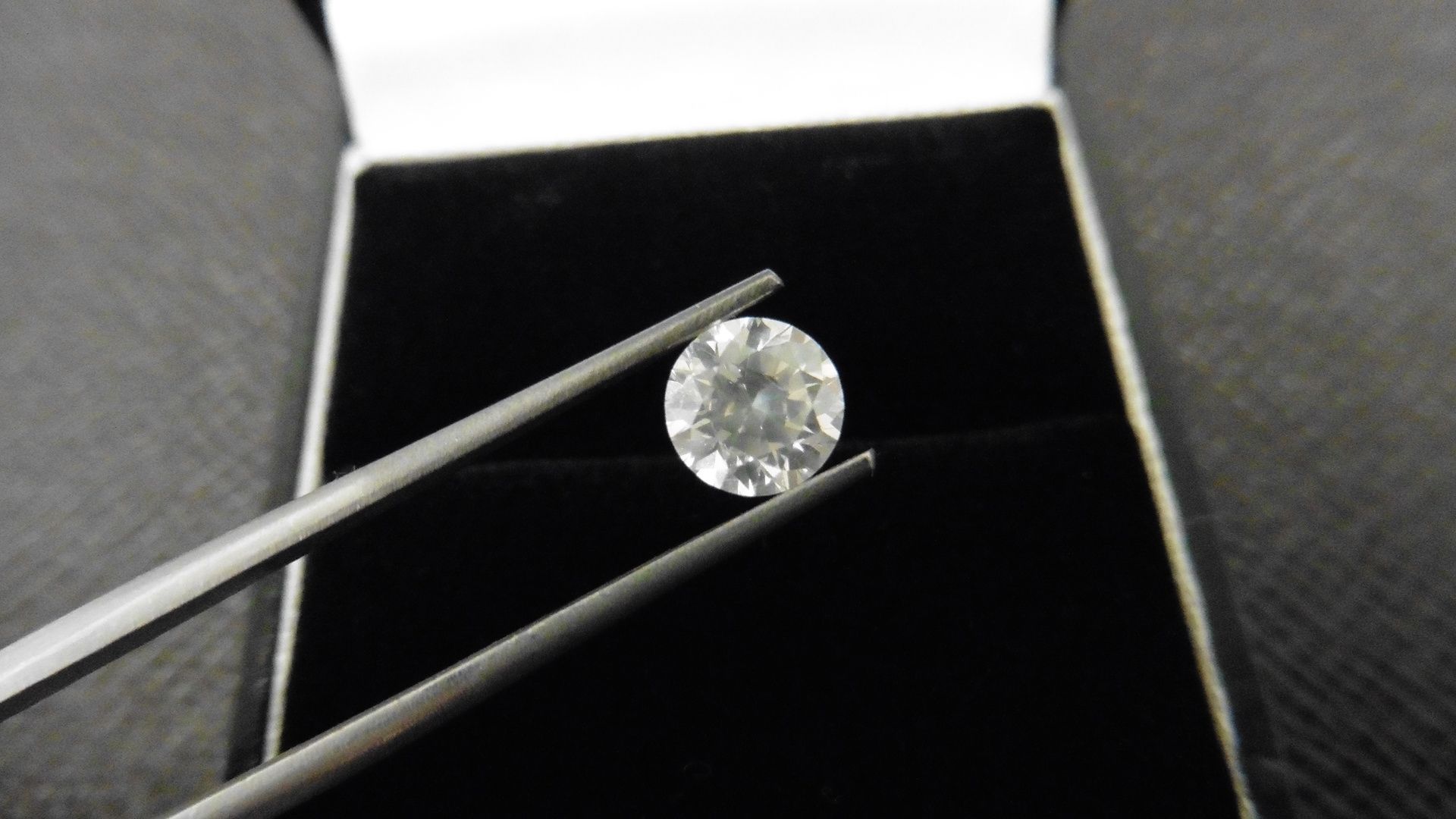 1.00ct natural loose brilliant cut diamond. G colourand si2 clarity.6.27 x 6.28 x 4.03mm. Colour - Image 2 of 5