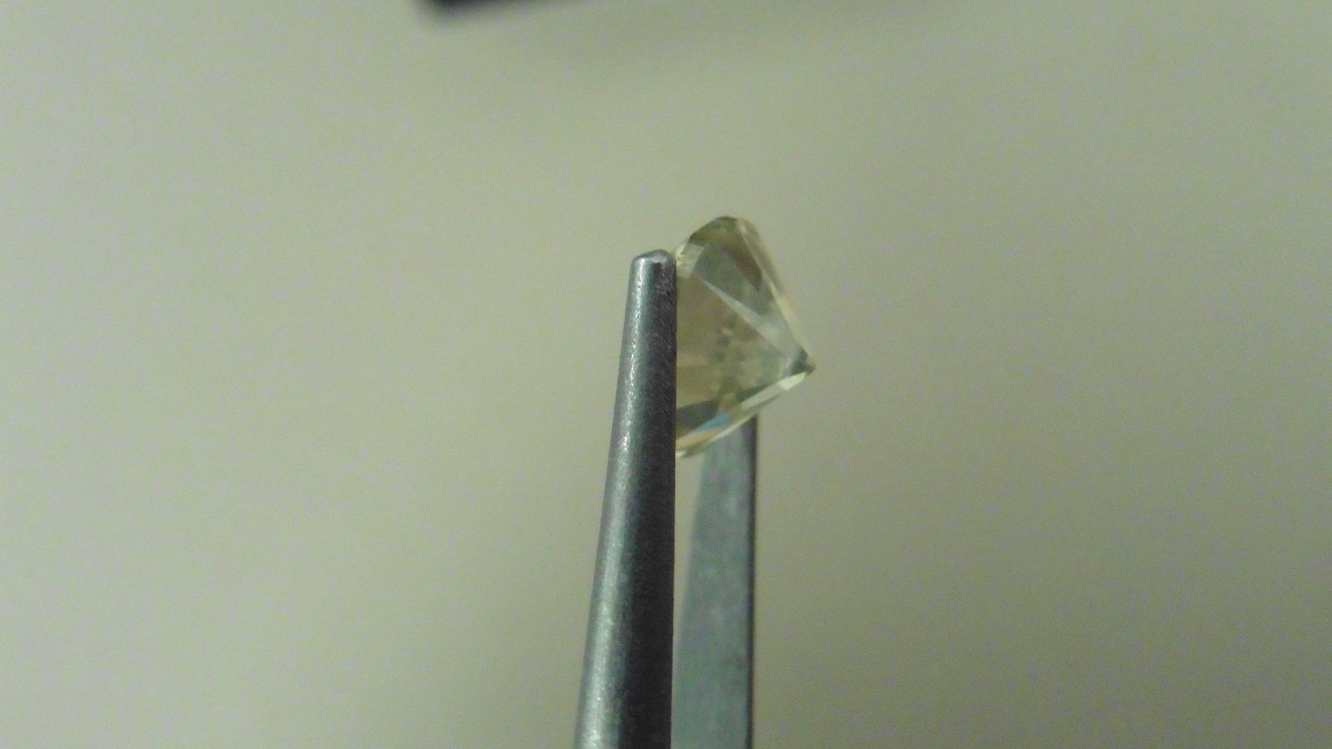 2.01ct natural loose brilliant cut diamond. I colour and si1 clarity. 7.57 x 5.17mm. No - Image 2 of 4