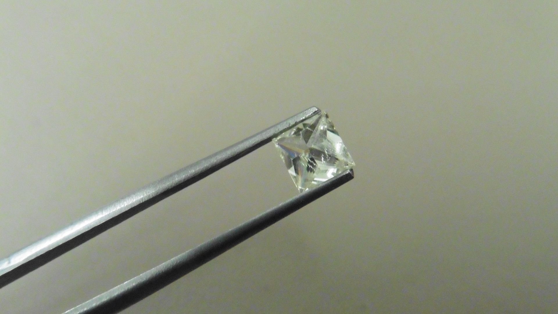 1.02ct natural loose princess cut diamond. K colour and si2 clarity. 5.31 x 5.16 x 4.02mm. No - Image 2 of 4