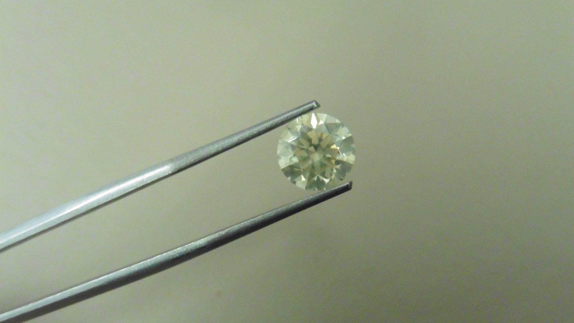 2.01ct natural loose brilliant cut diamond. I colour and si1 clarity. 7.57 x 5.17mm. No