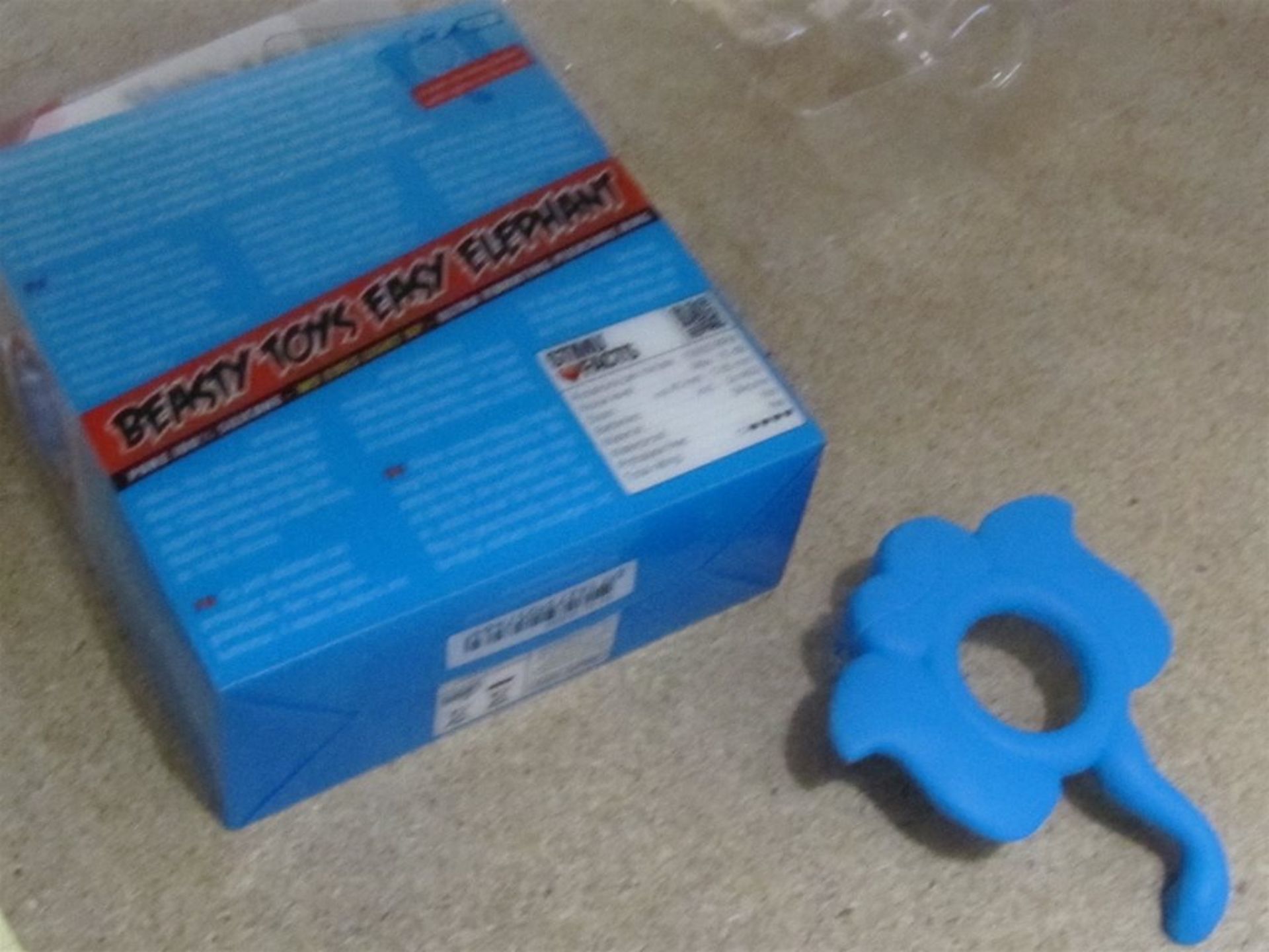 (339) Beasty Toys, Vibrating Elephant Ring. Blue. No vat on Hammer, Shipping available. - Image 2 of 4