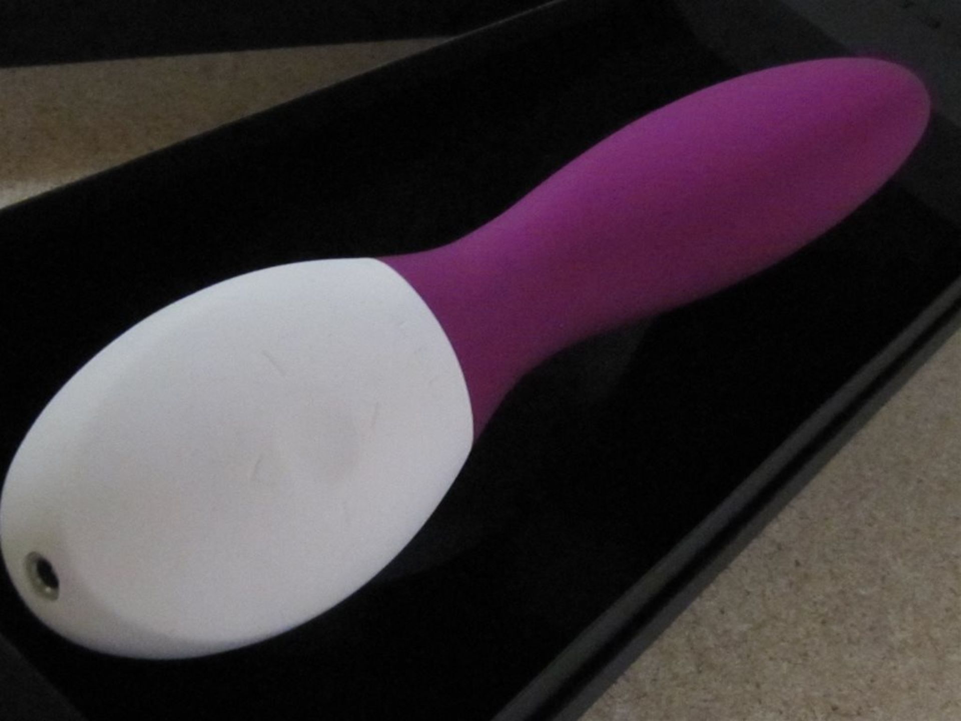 (206) Lelo Mona Wave Massager. Purple. No vat on Hammer, Shipping available. - Image 6 of 6