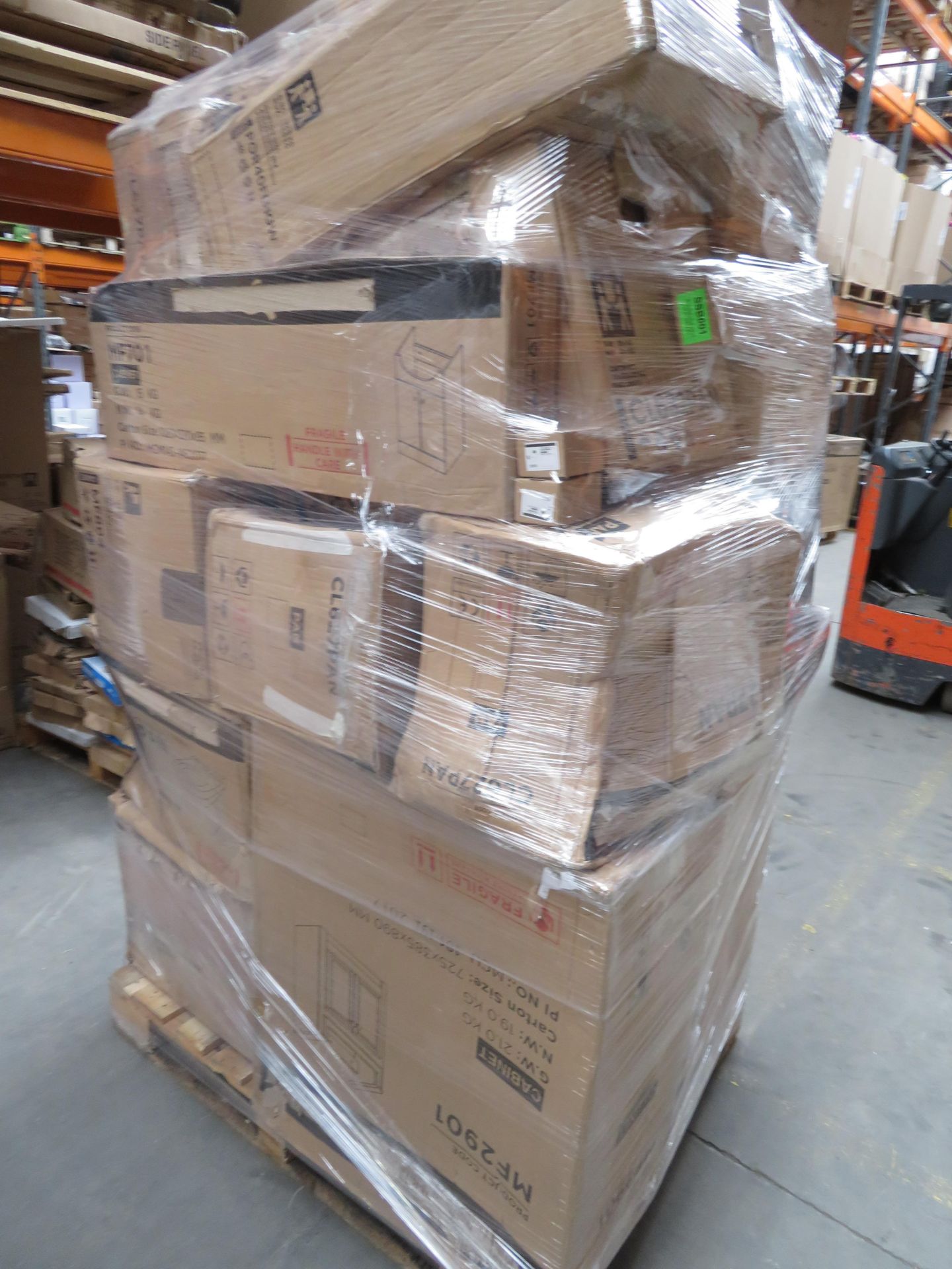 (BATH108) PALLET TO CONTAIN 25 ITEMS OF VARIOUS BATHROOM STOCK TO INCLUDE: BASIN CABINETS, TOILET - Bild 3 aus 4