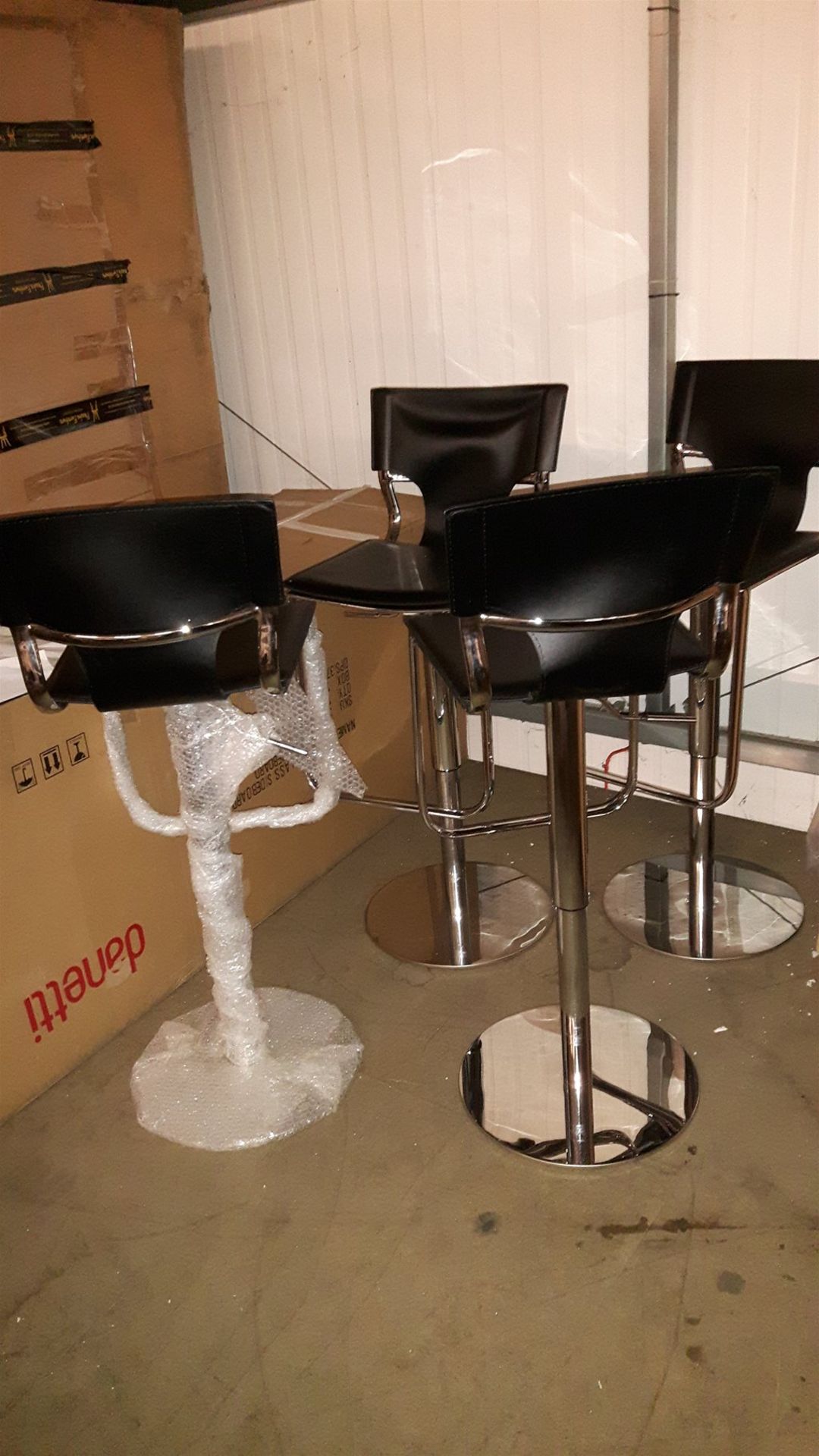 Set of 4 Stylish Bar Stools Black Faux Leather - Image 3 of 3