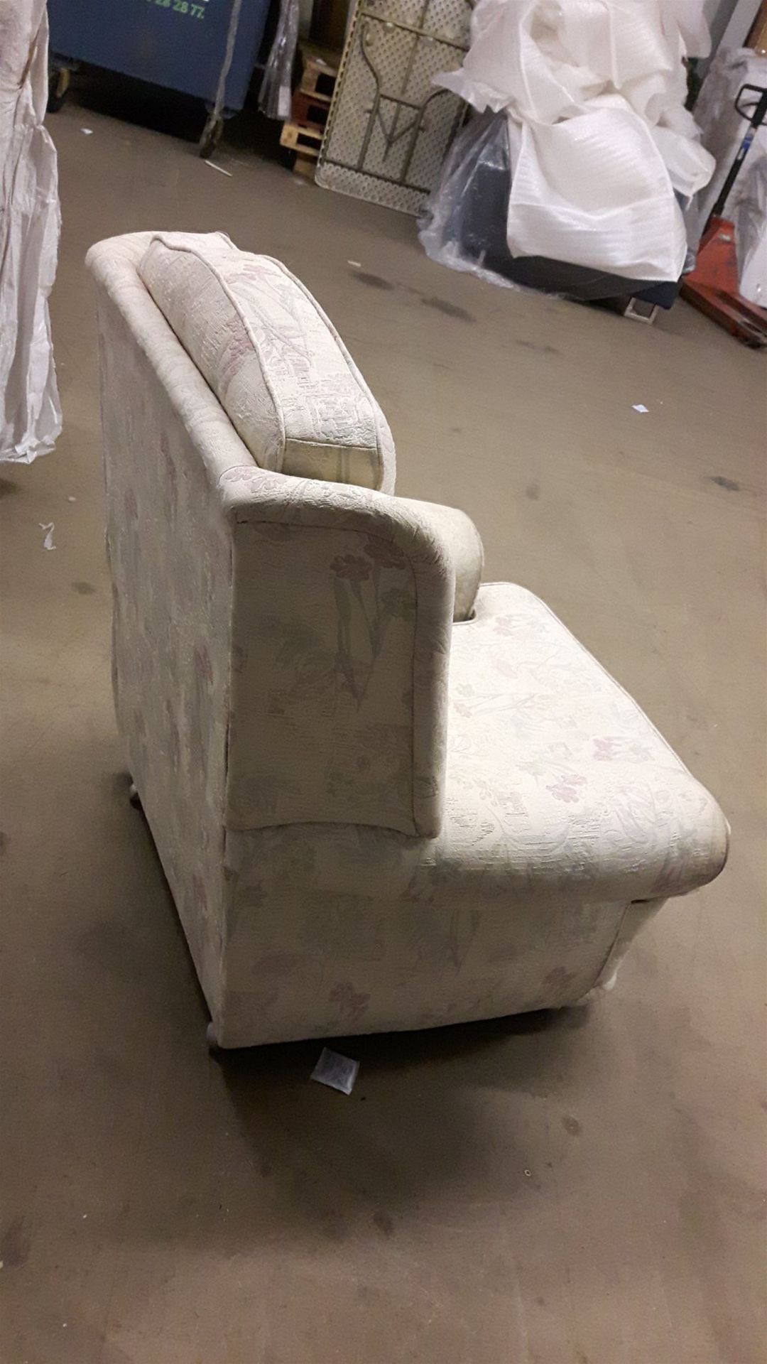 Single armchair in a cream and floral design. - Image 2 of 3