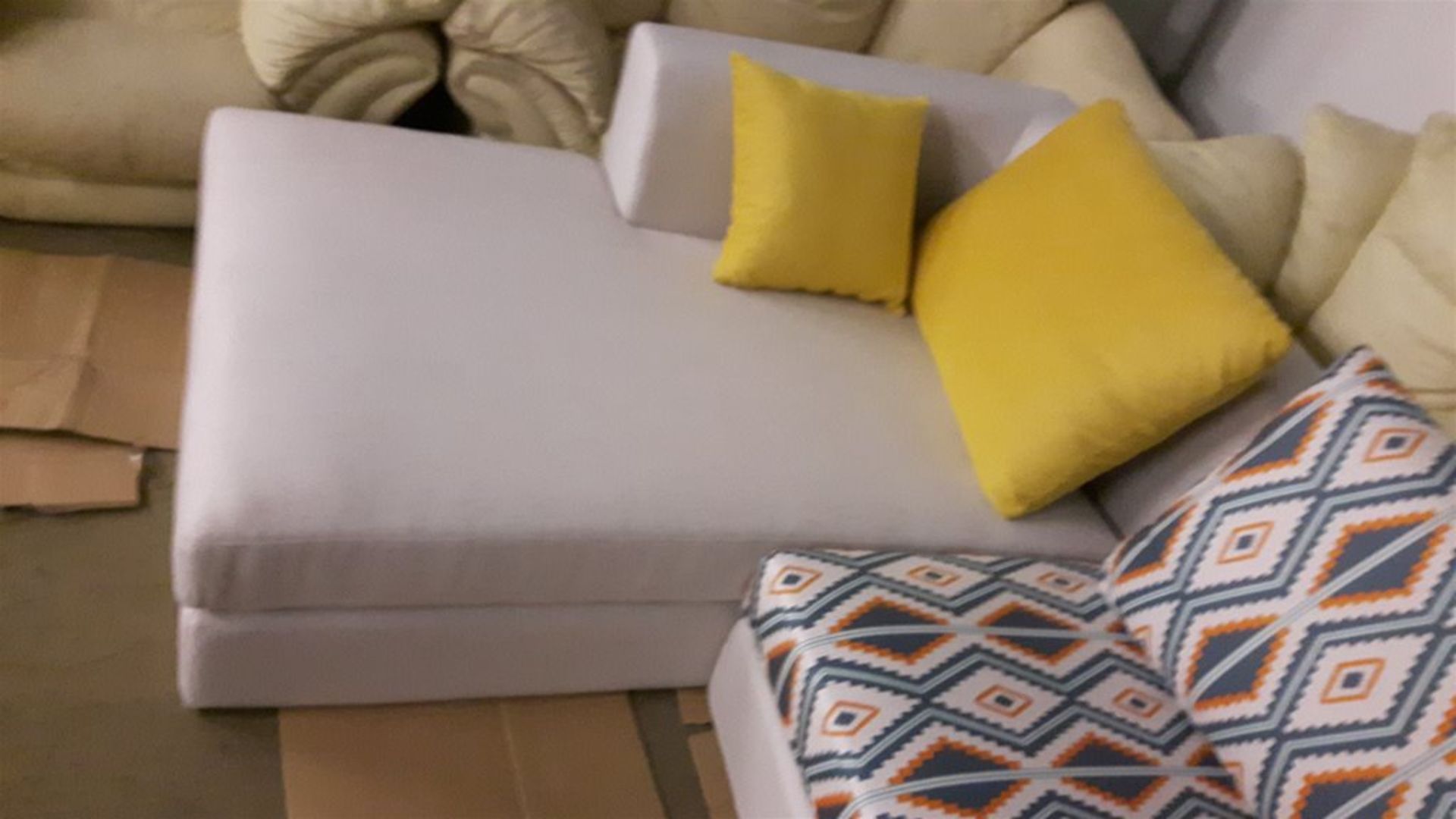 Funky sofa with chaise longue cream and yellow. - Image 2 of 8