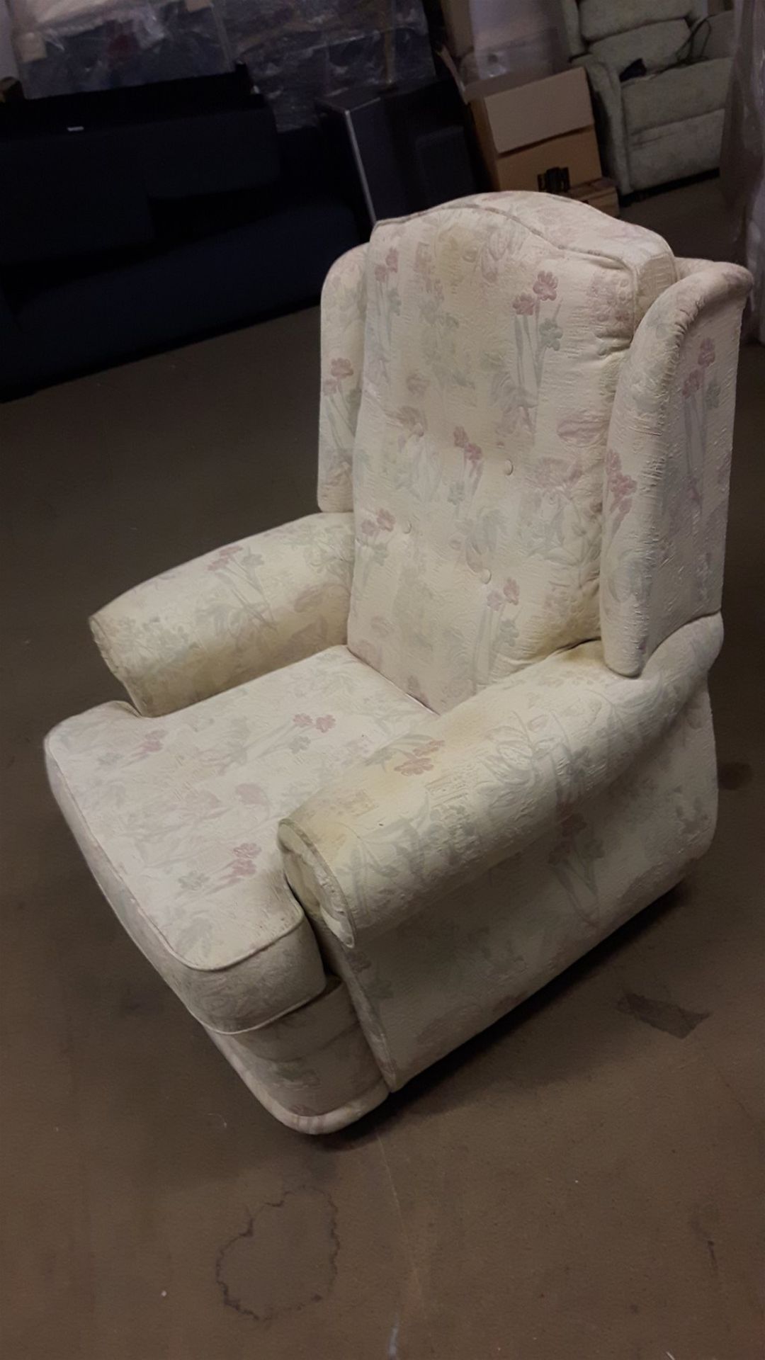 Single armchair in a cream and floral design. - Image 3 of 3