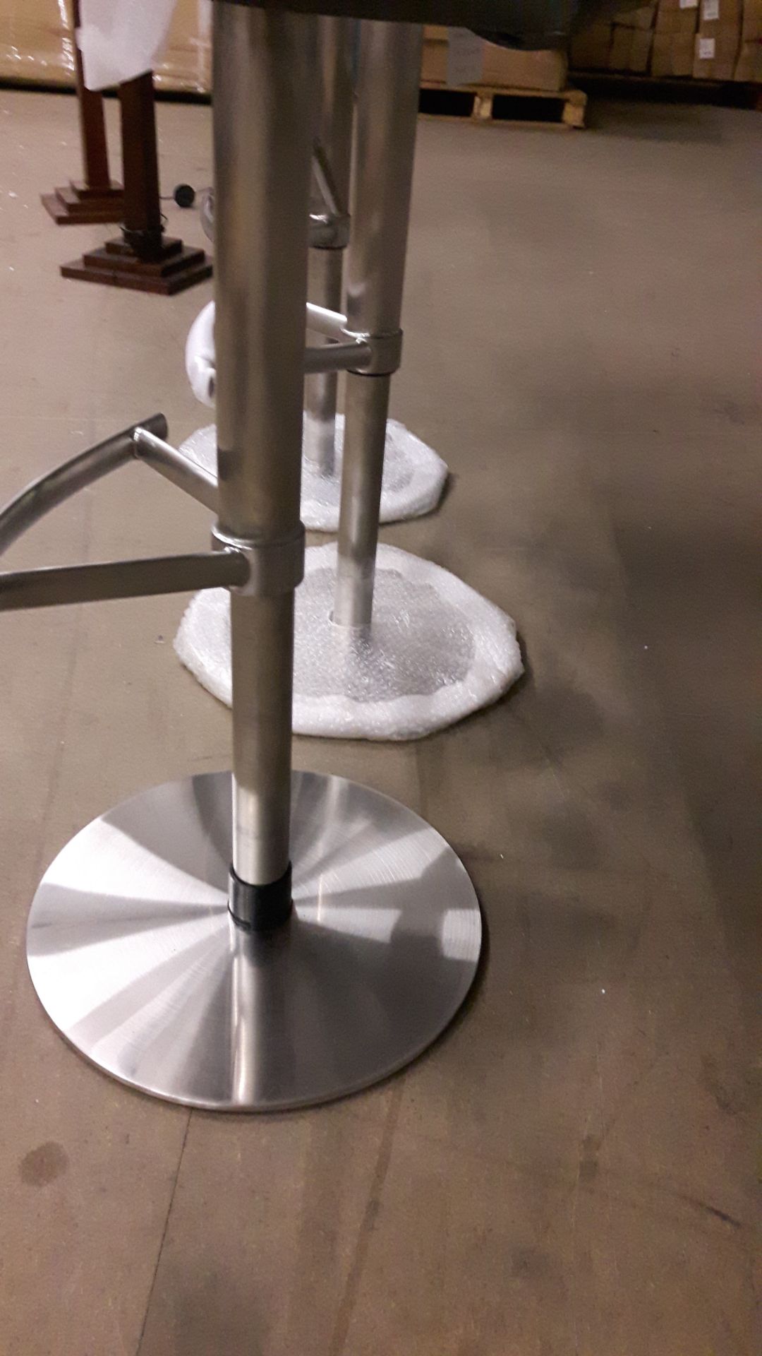 3 Italian design gas lift bar stools. - Image 3 of 3
