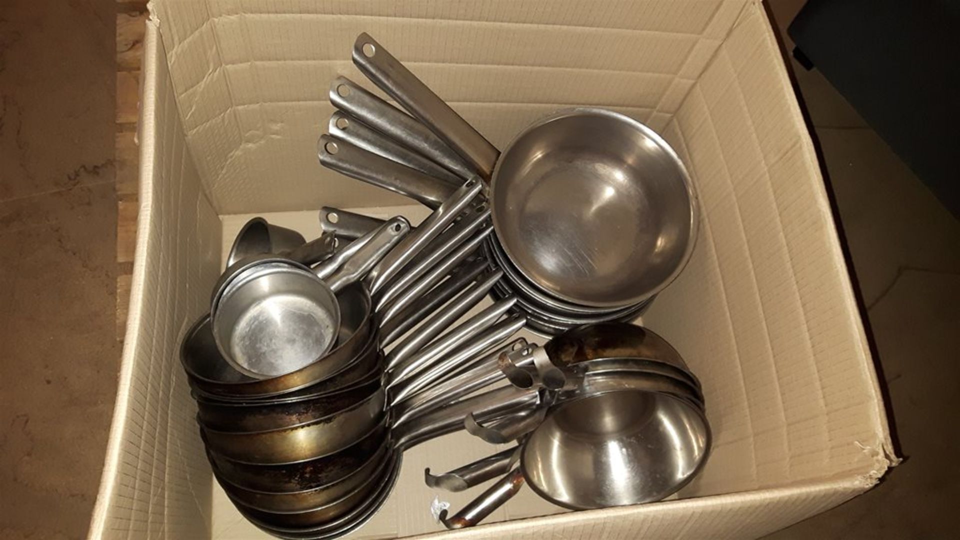 Job lot of 23 chefs saucepans in various sizes.
