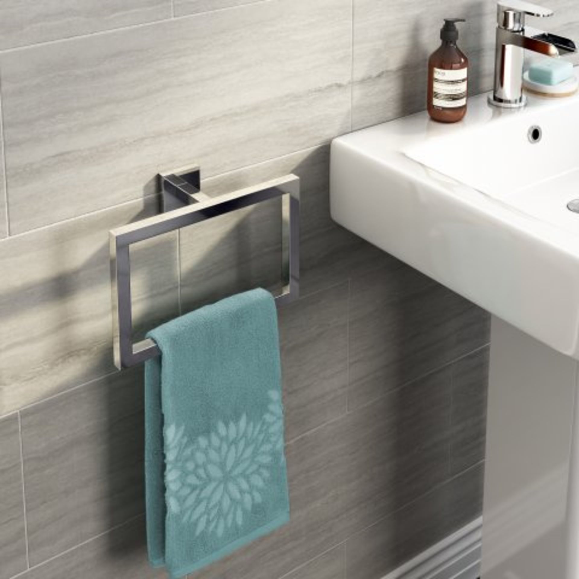 (H29) Jesmond Towel Ring Paying attention to detail can massively uplift your bathroom d?cor. Our - Image 2 of 3