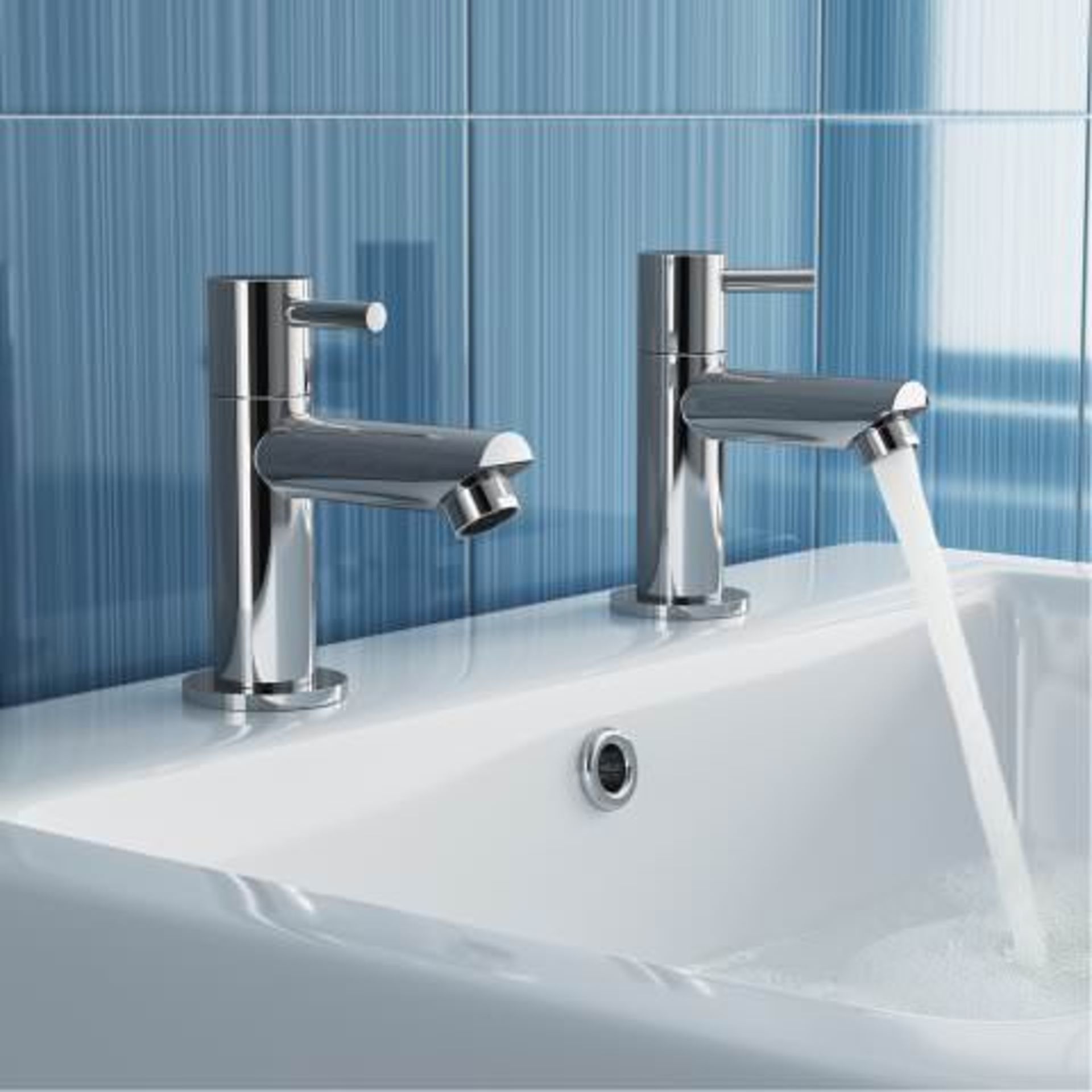 (W290) Gladstone II Hot and Cold Basin Taps Presenting a contemporary design, this solid brass tap - Image 2 of 3
