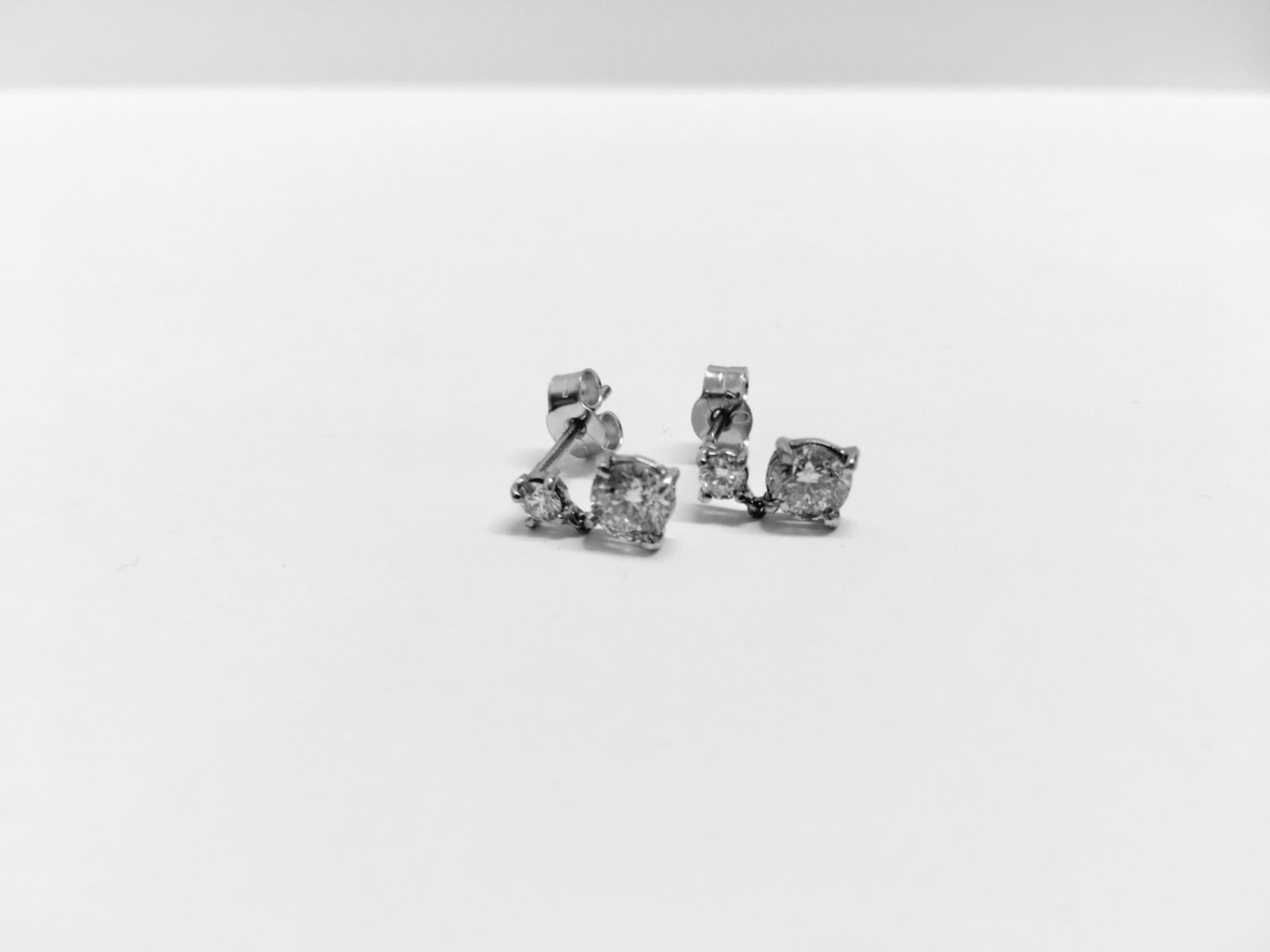 1.02ct diamond drop earrings. 2 brilliant cut diamonds at the bottom, 0.40ct each, I colour, si3 - Image 2 of 4