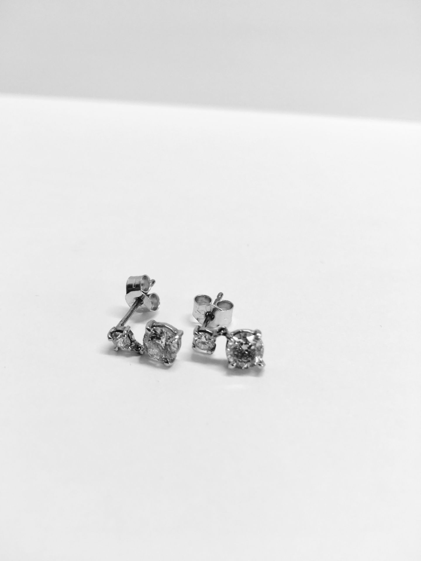 1.02ct diamond drop earrings. 2 brilliant cut diamonds at the bottom, 0.40ct each, I colour, si3 - Image 3 of 4