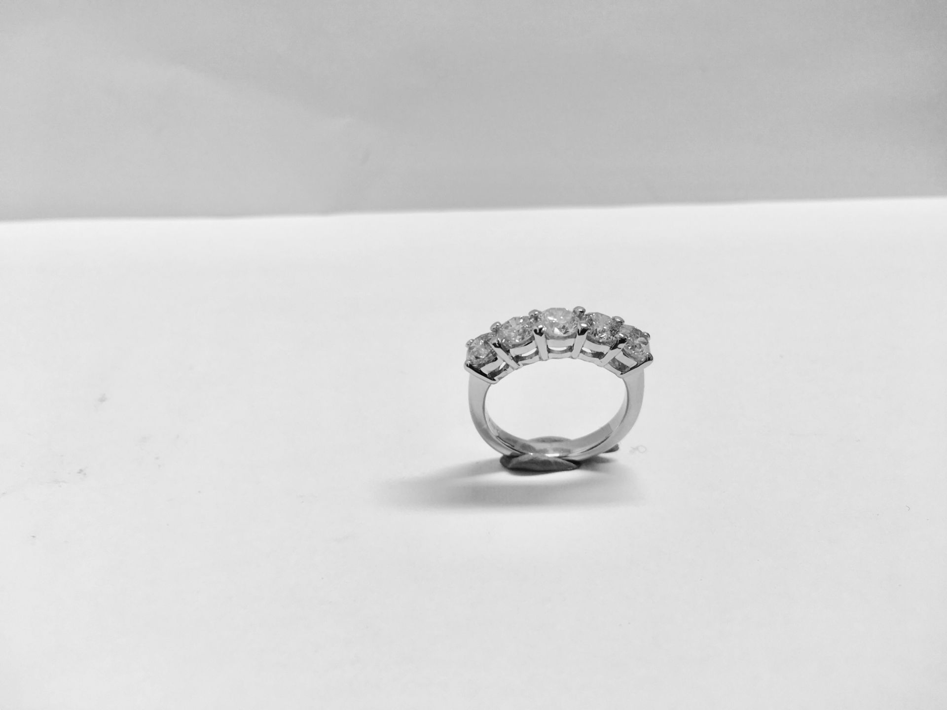 2.00ct diamond five stone ring. 5 x brilliant cut diamonds ( 0.40ct ) I colour and si3 clarity. 4 - Image 3 of 3