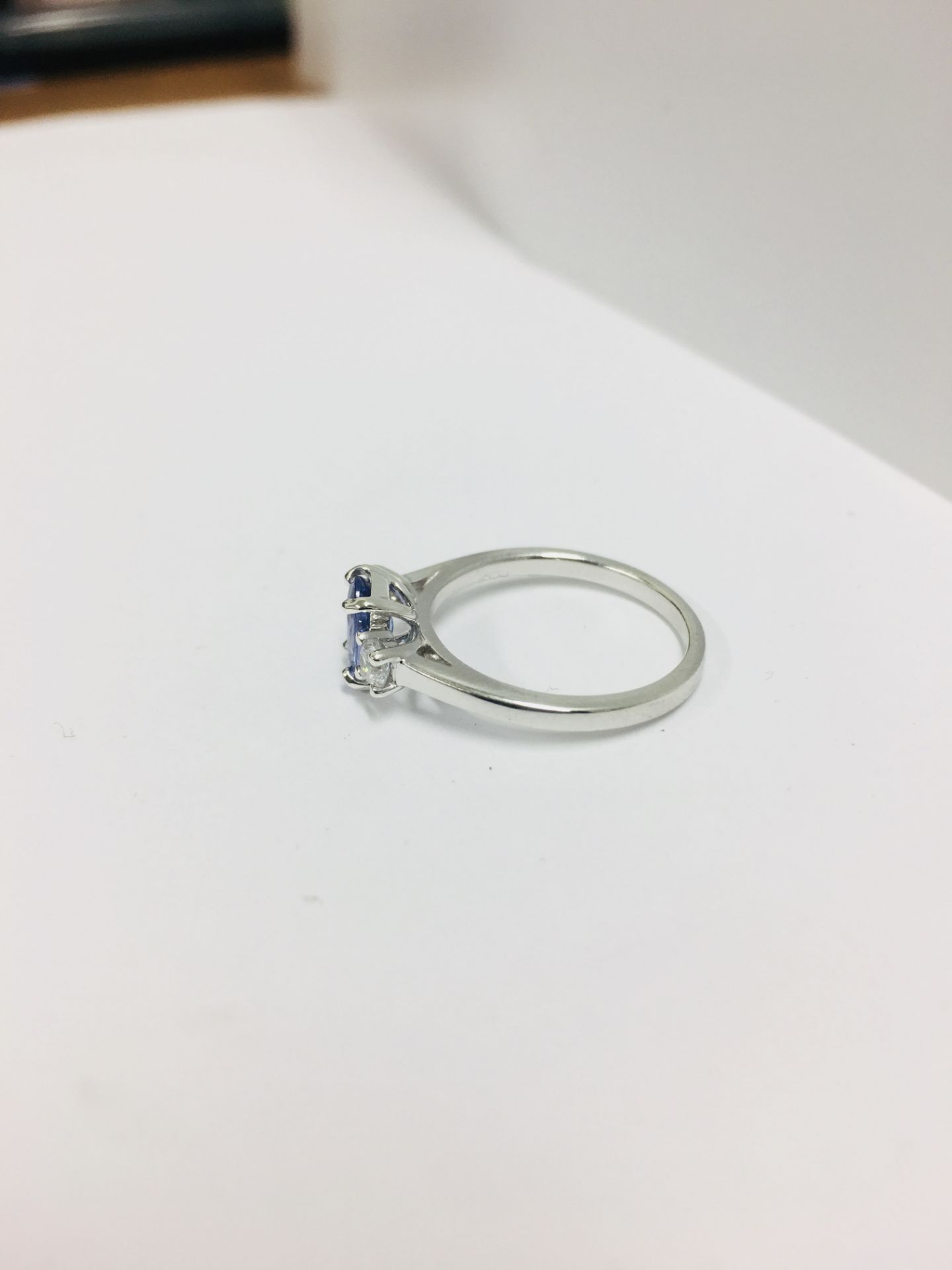 Platinum Sapphire Diamond three stone ring,7mmx5mm sapphire 1ct ,0.20ct diamonds (2x.10ct) h - Bild 4 aus 5