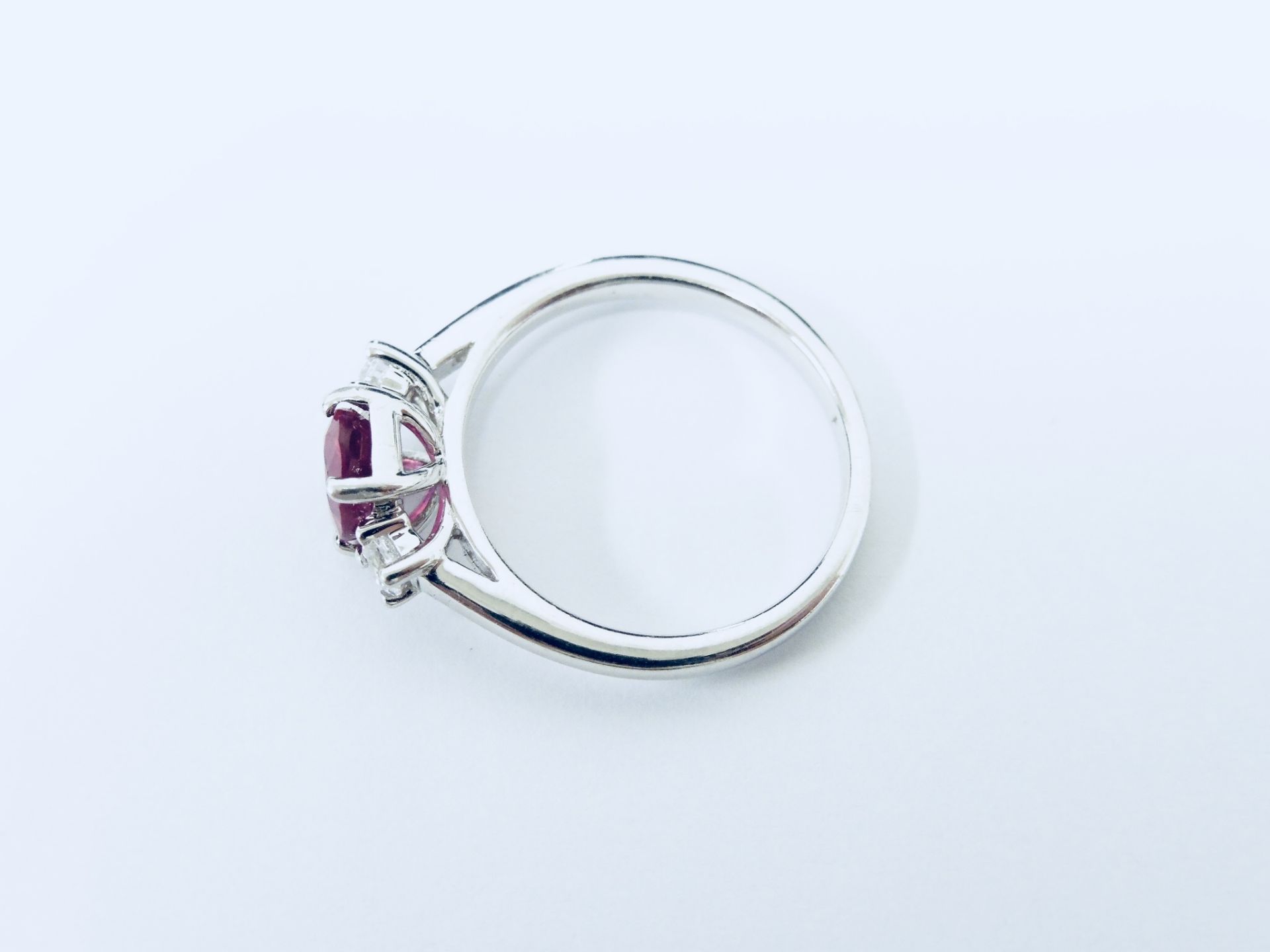 Platinum Ruby diamond trilogy ring,1ct ruby oval (treated),020ct diamond si2 I Coloured (2x.10ct) - Bild 2 aus 5
